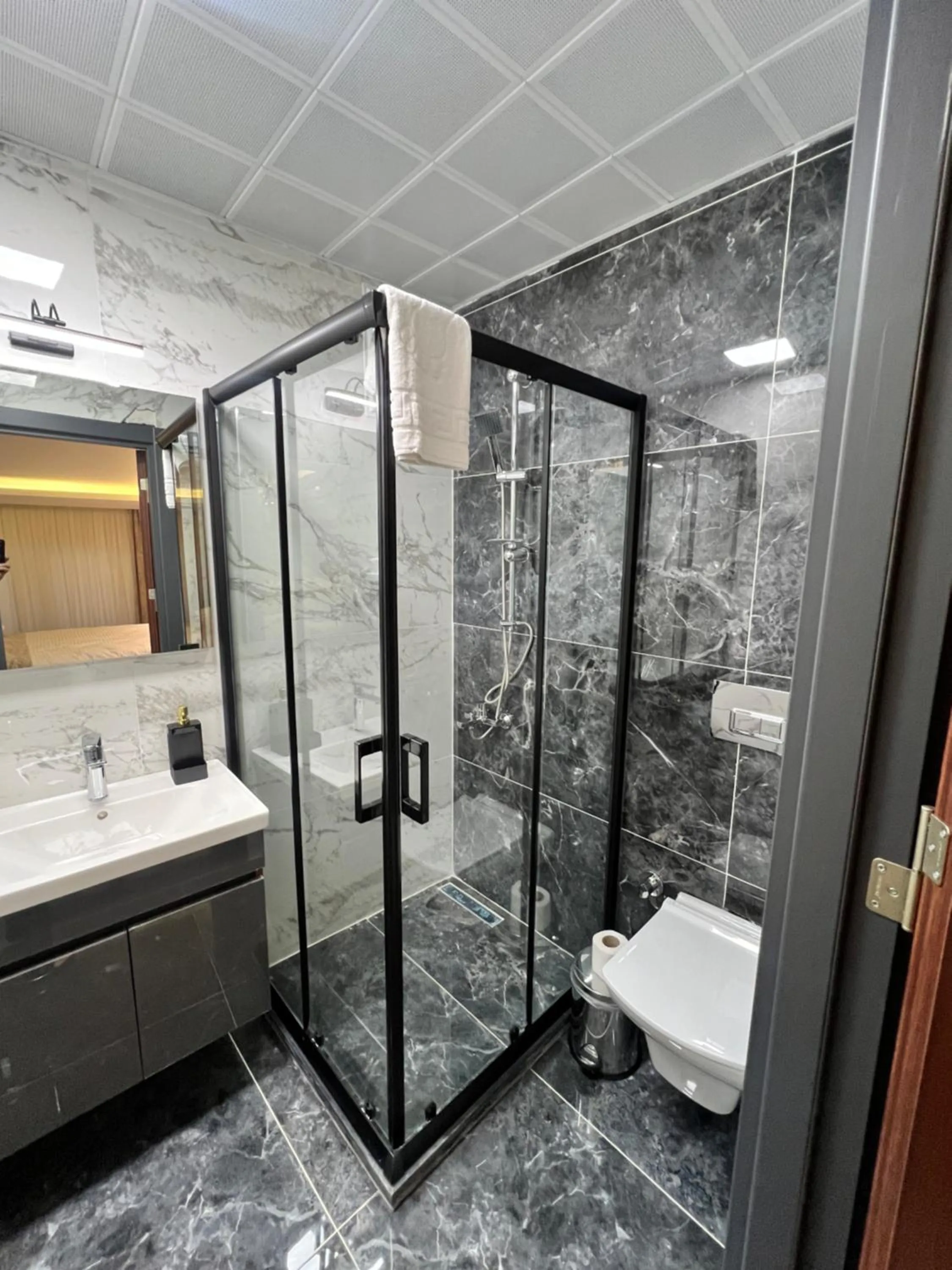 Shower in Golden Stoneluxe İstanbul Hotel