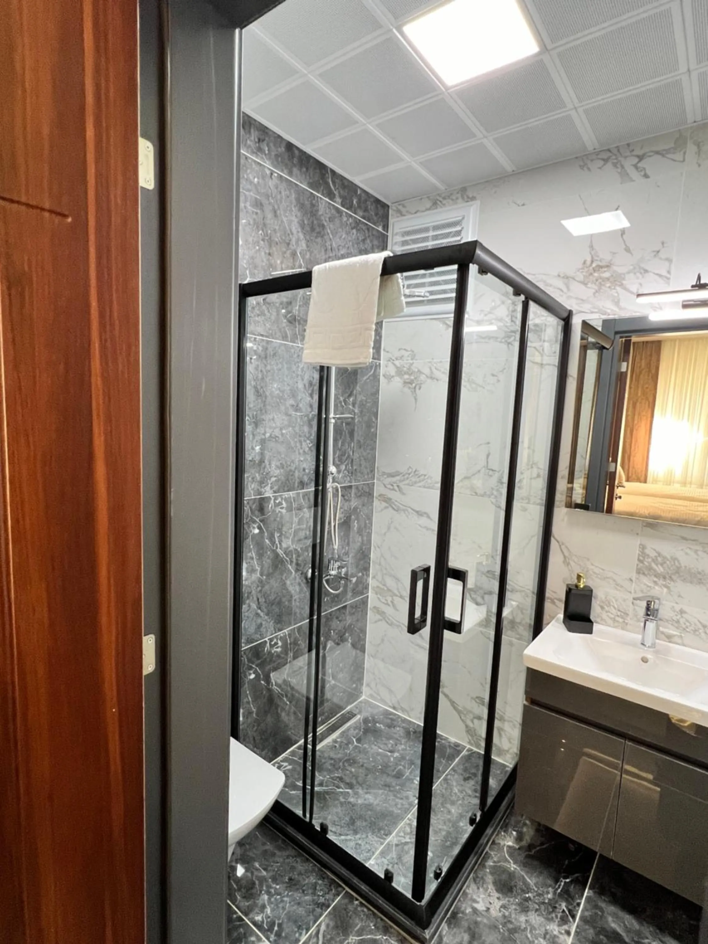 Shower in Golden Stoneluxe İstanbul Hotel
