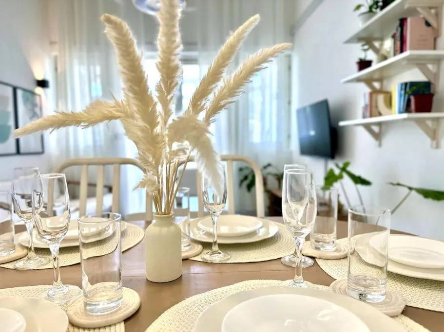 TV and multimedia in 3 Bedroom Beachside apartment - 30 Secs from beach