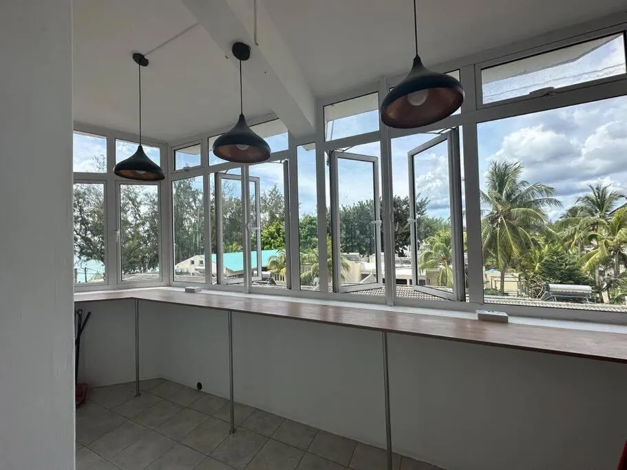 Balcony/Terrace in 3 Bedroom Beachside apartment - 30 Secs from beach