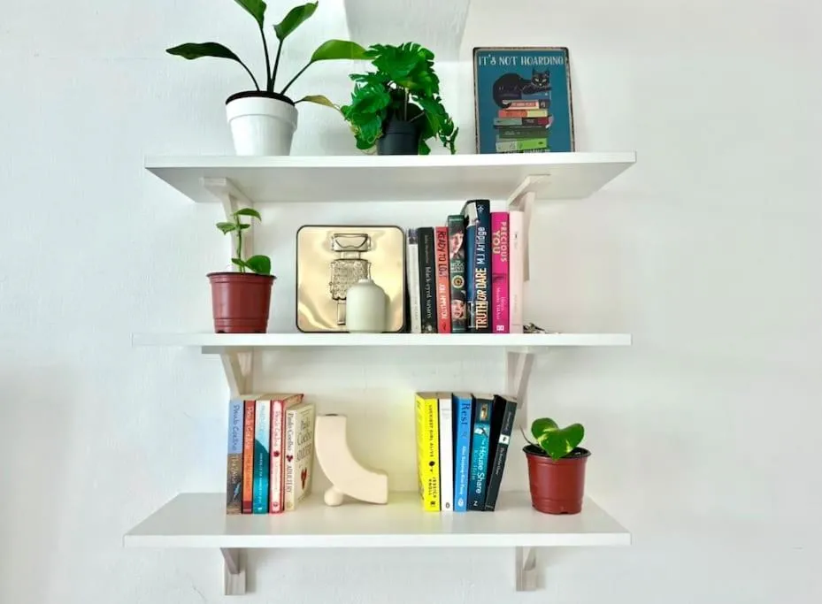 Library in 3 Bedroom Beachside apartment - 30 Secs from beach