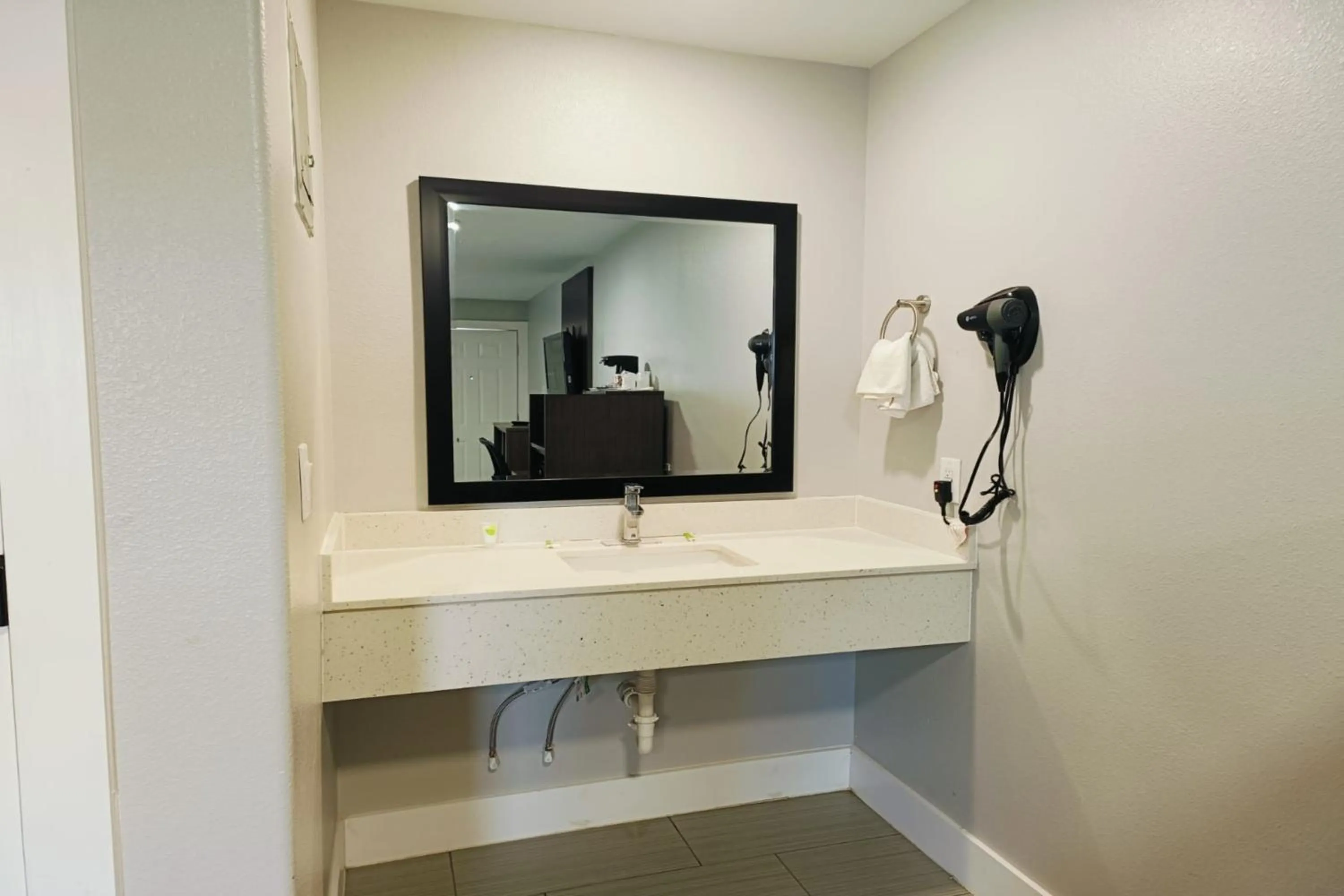 Bathroom in Village Inn Motel Rockport near Aransas Bay