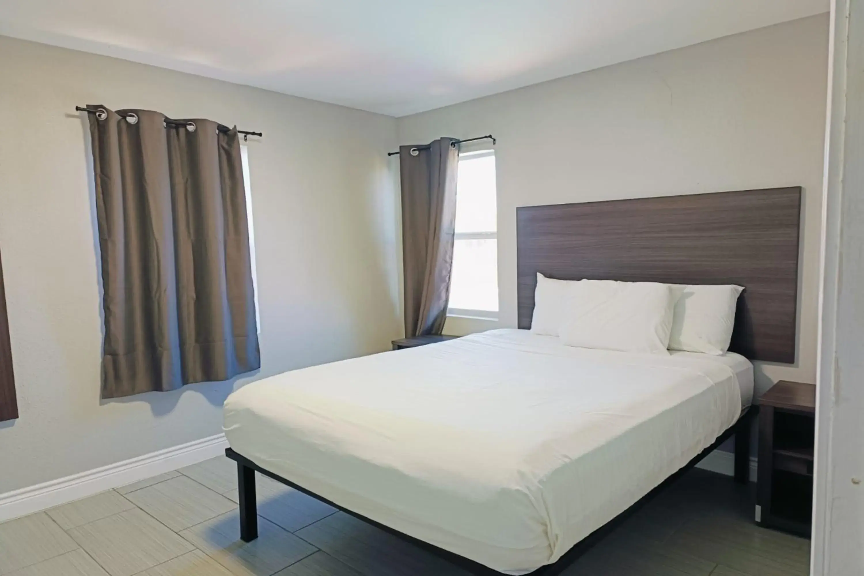 Queen Room in Village Inn Motel Rockport near Aransas Bay Queen Room in Village Inn Motel Rockport near Aransas Bay