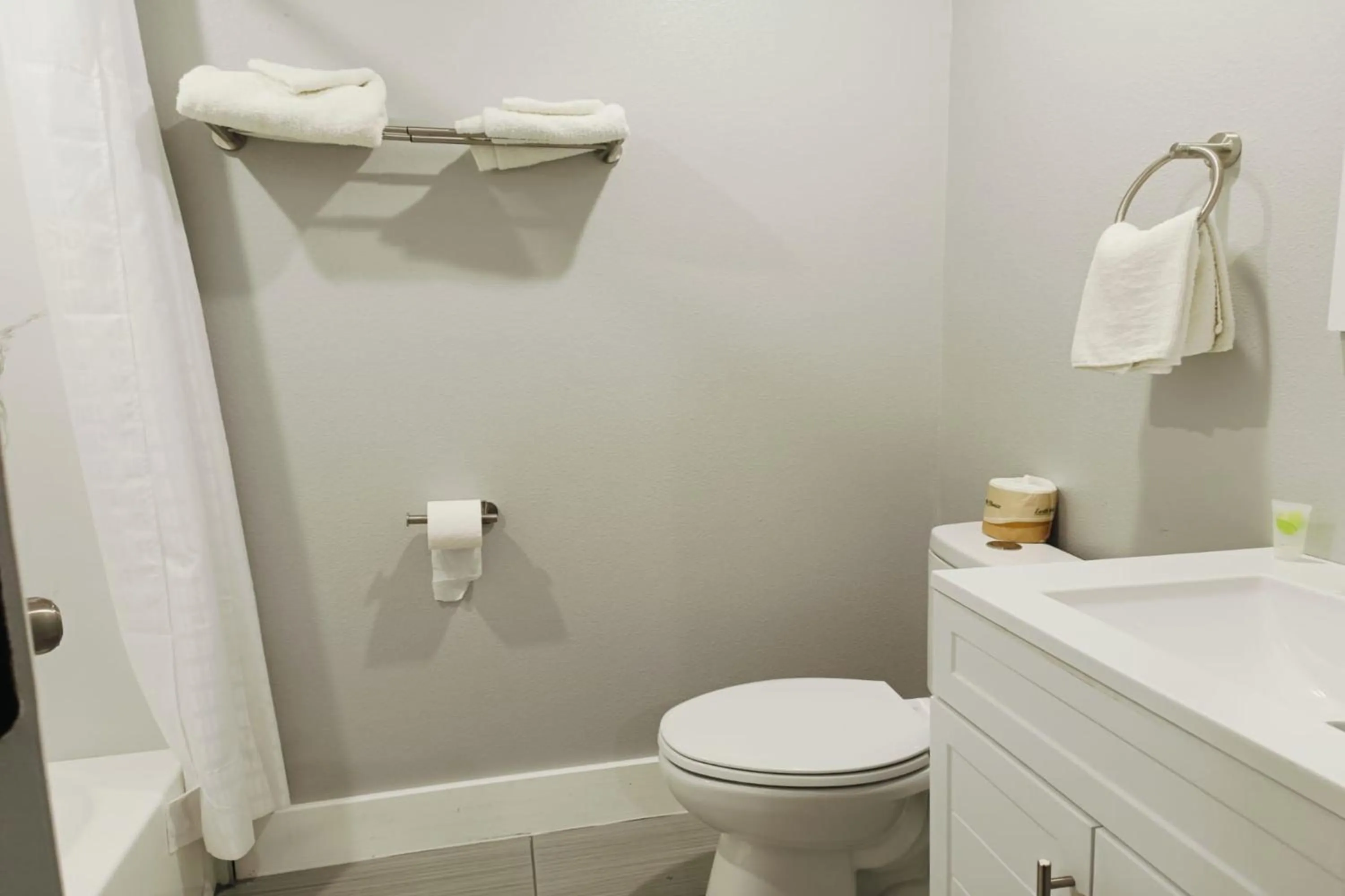 Bathroom in Village Inn Motel Rockport near Aransas Bay