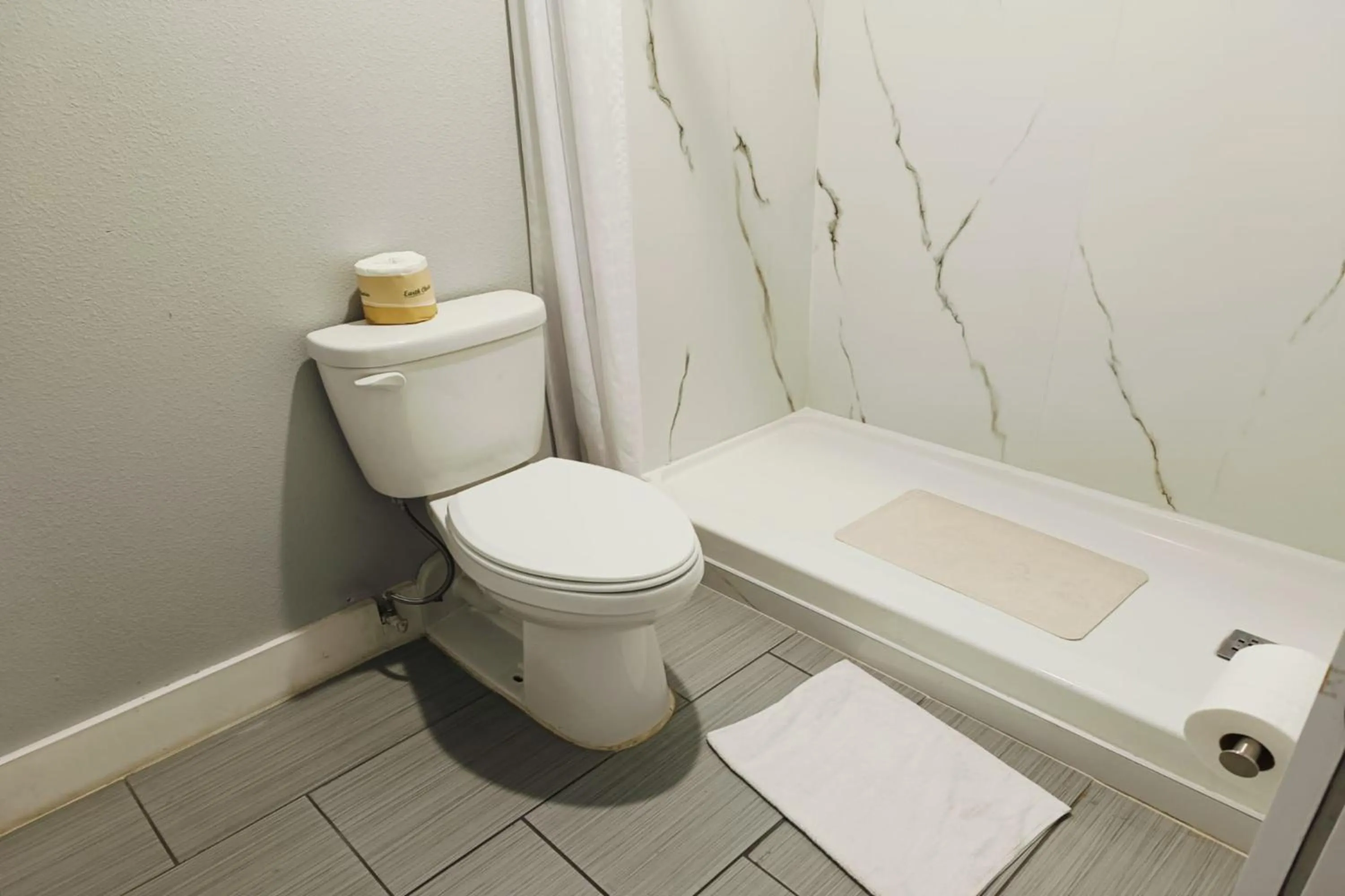 Bathroom in Village Inn Motel Rockport near Aransas Bay