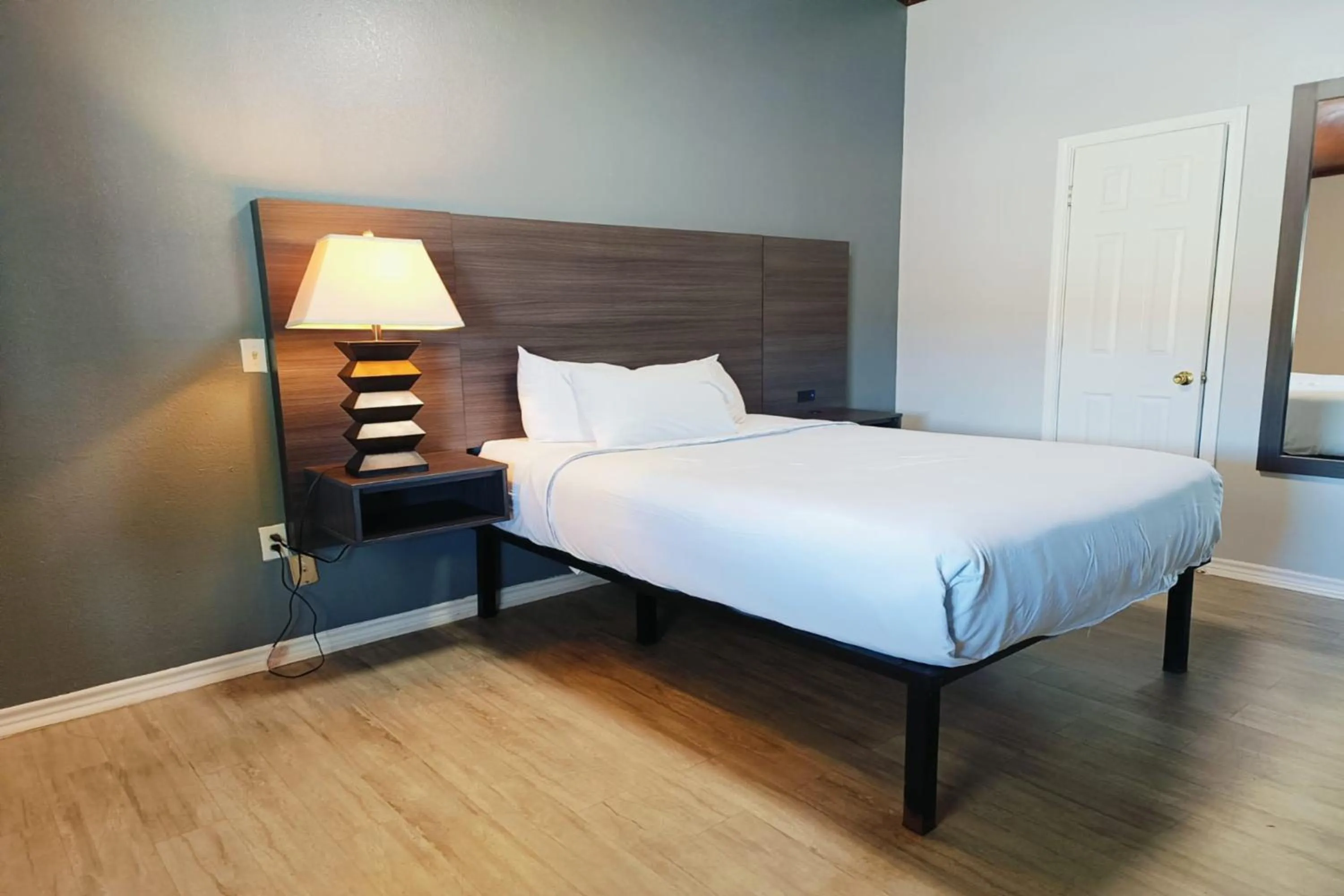 Bedroom, Bed in Village Inn Motel Rockport near Aransas Bay