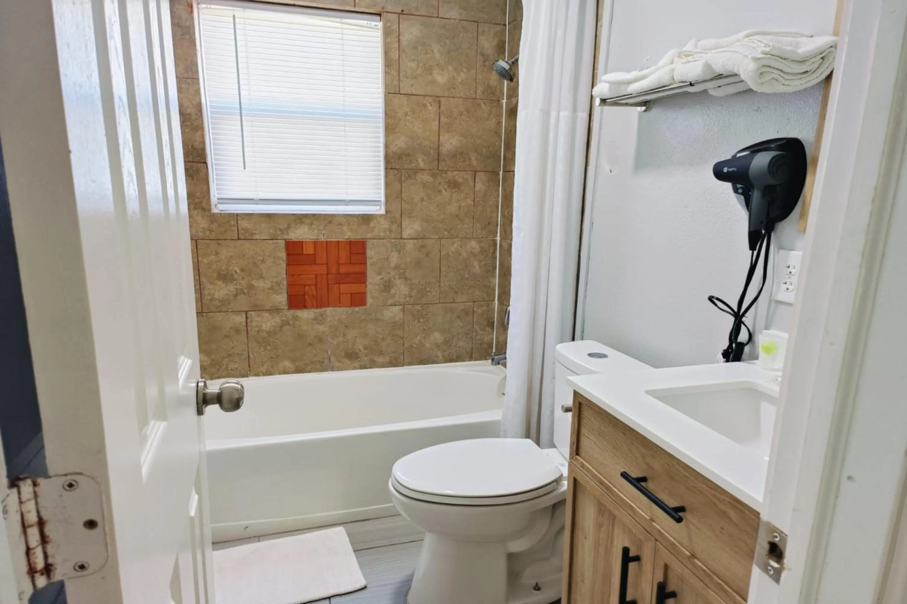 Bathroom in Village Inn Motel Rockport near Aransas Bay