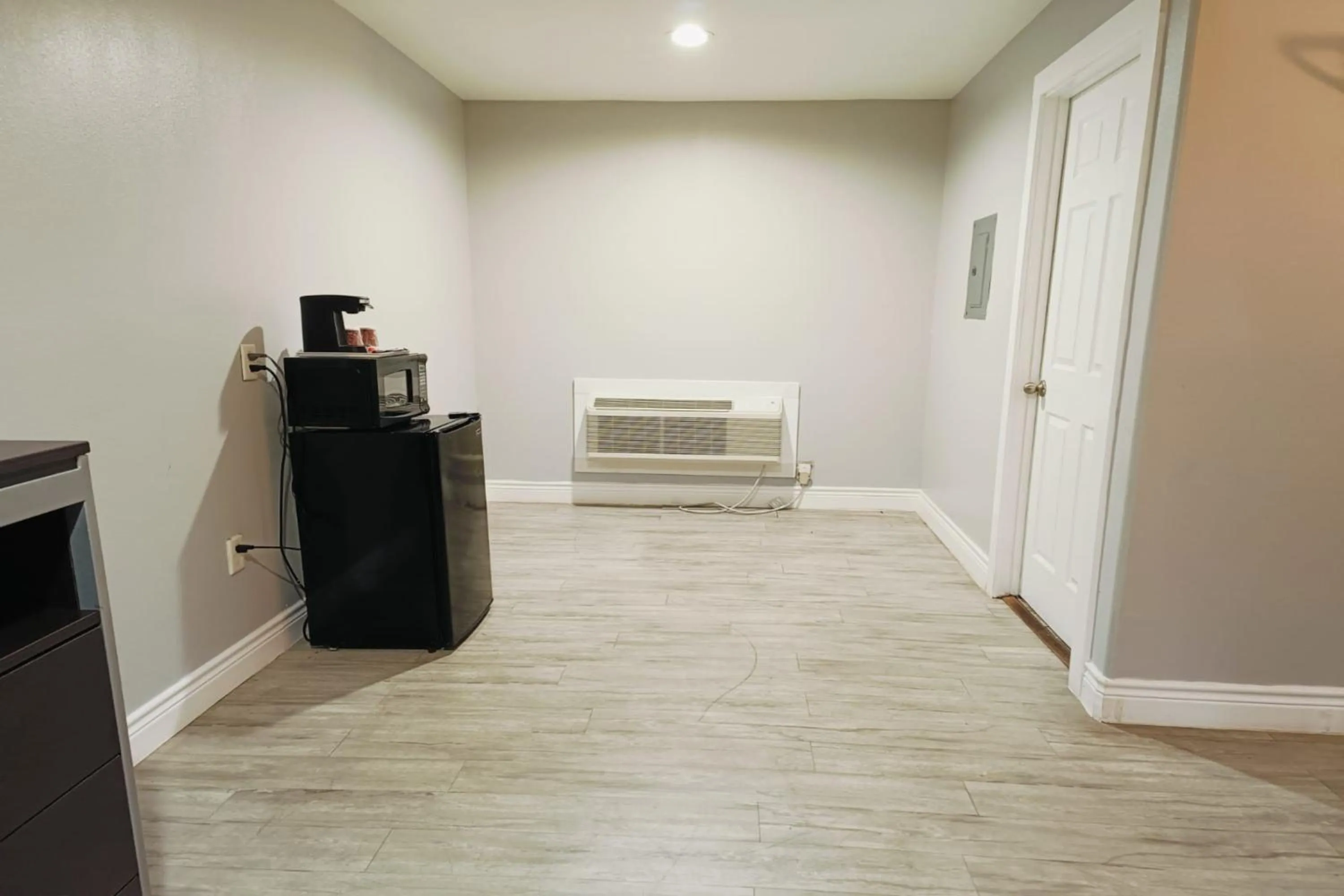 Coffee/tea facilities in Village Inn Motel Rockport near Aransas Bay