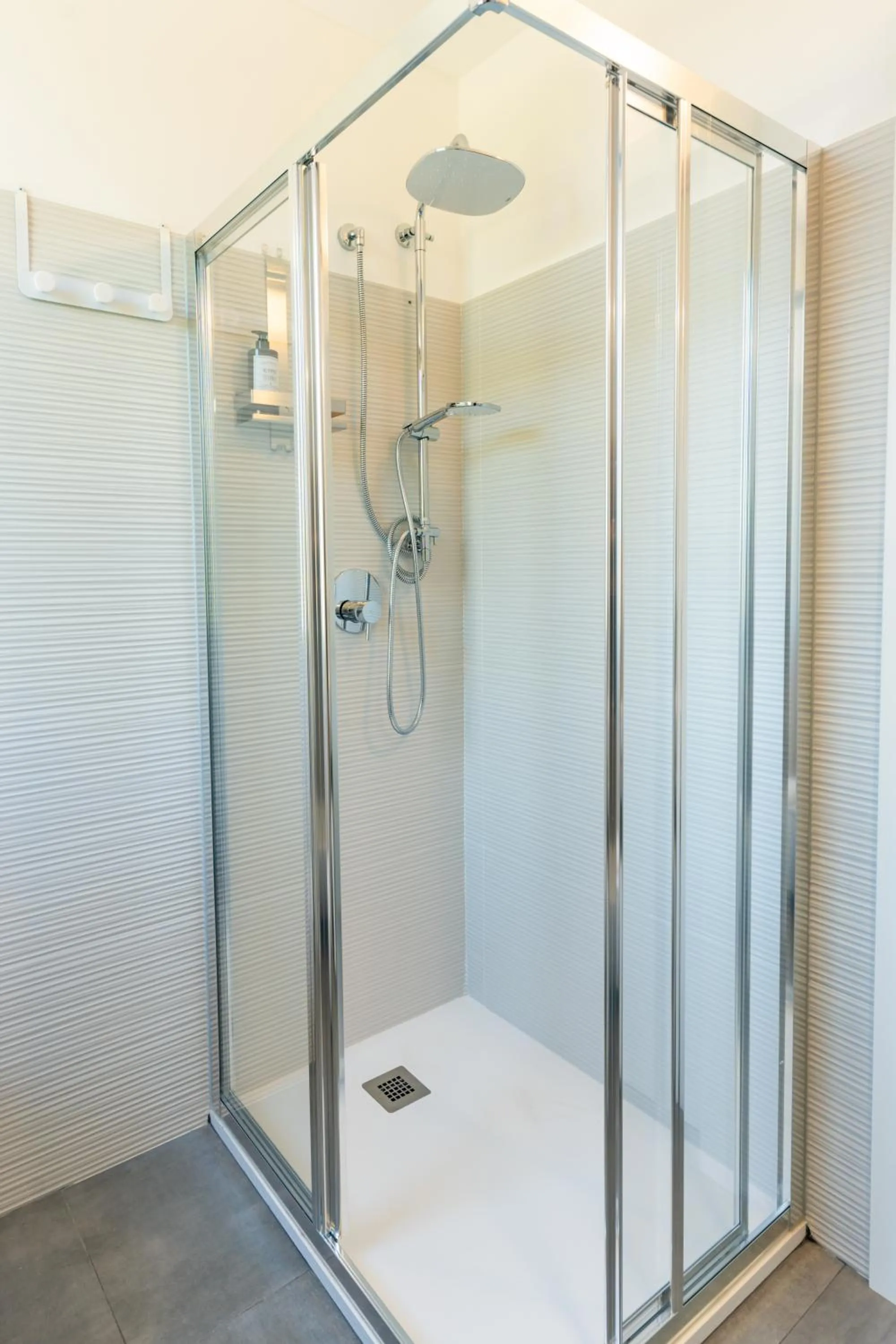 Shower in Villa San Carlo