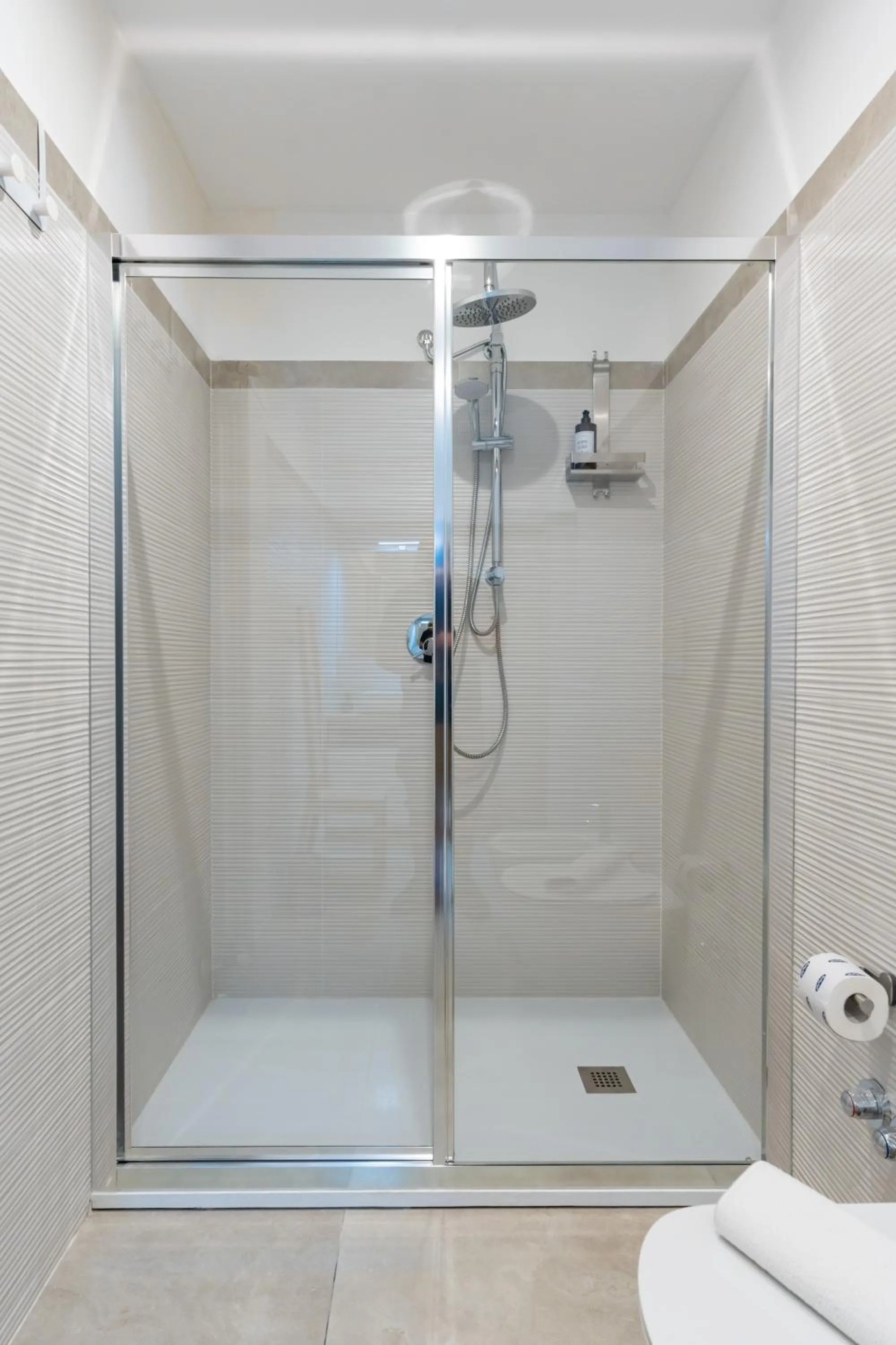 Shower in Villa San Carlo