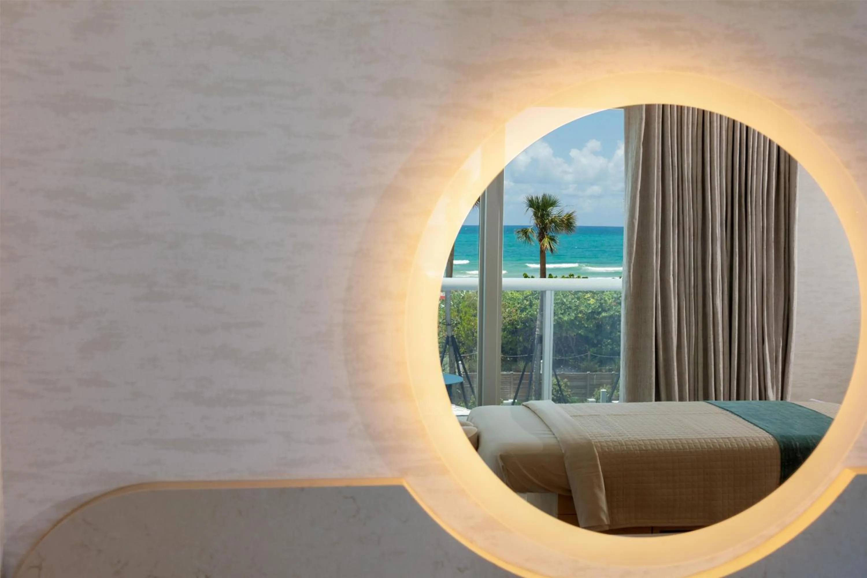 Spa and wellness centre/facilities, Bed in Andaz Miami Beach Resort & Spa