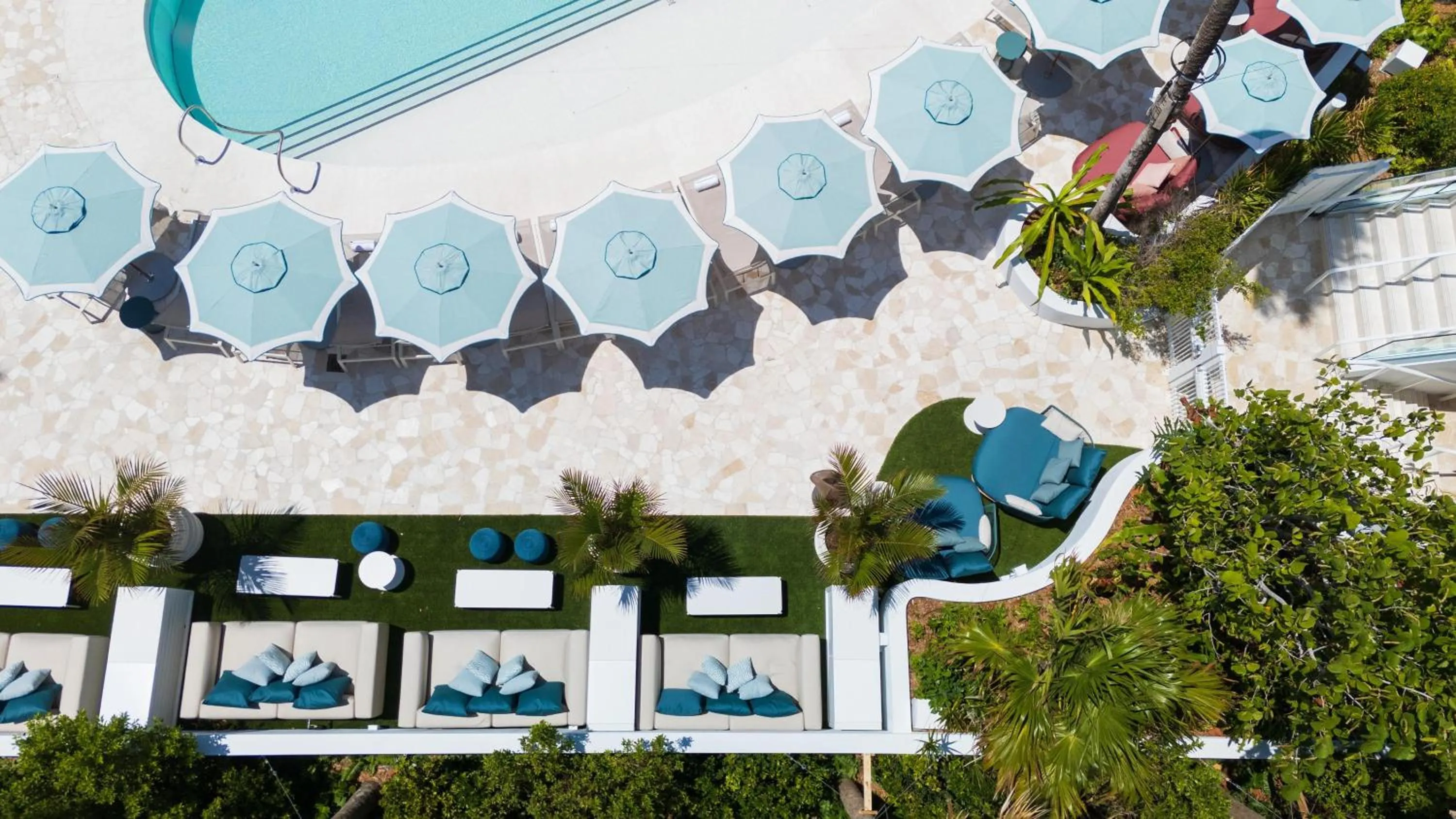 Swimming pool in Andaz Miami Beach Resort & Spa