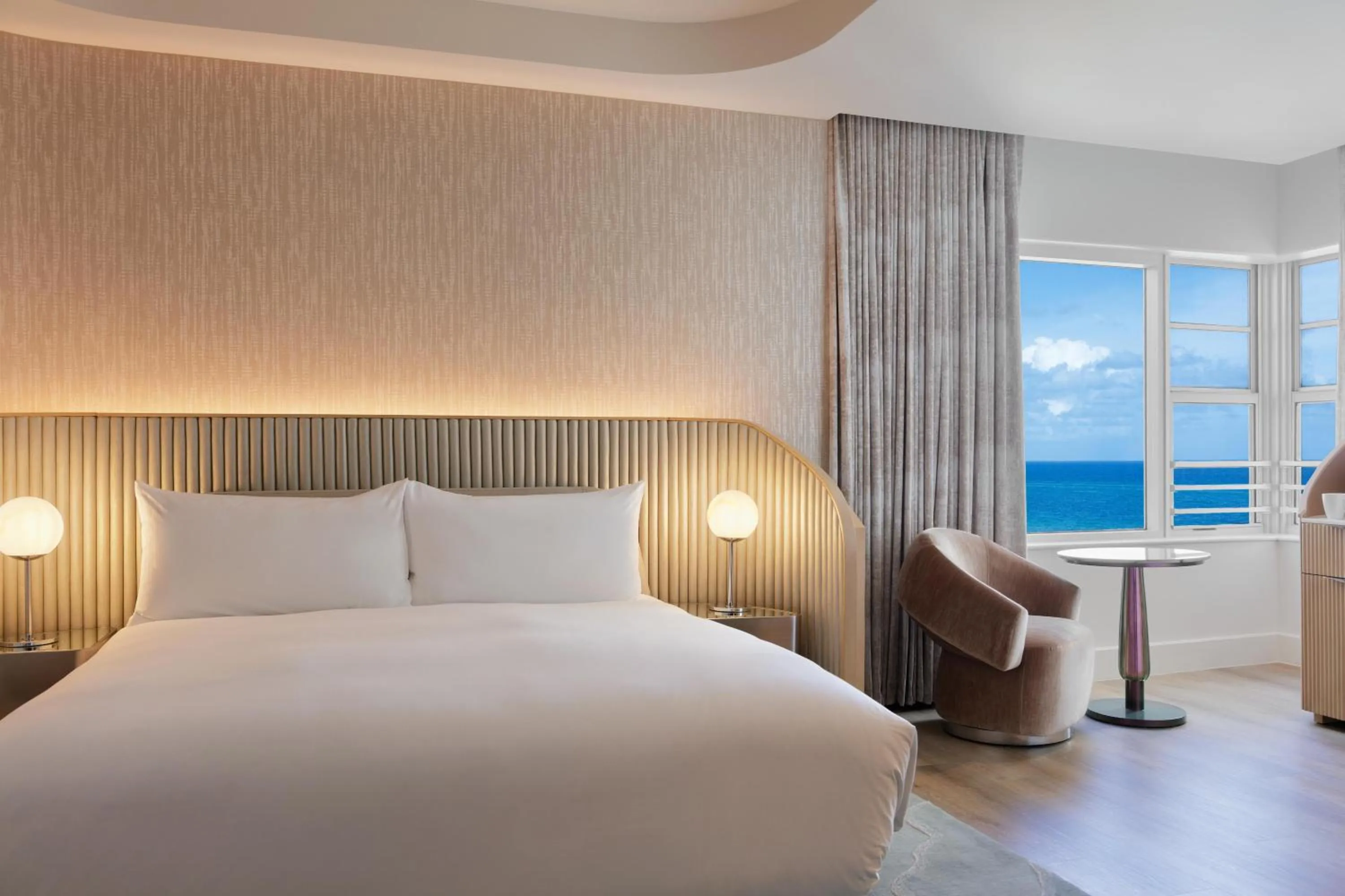 Bedroom, Bed in Andaz Miami Beach Resort & Spa