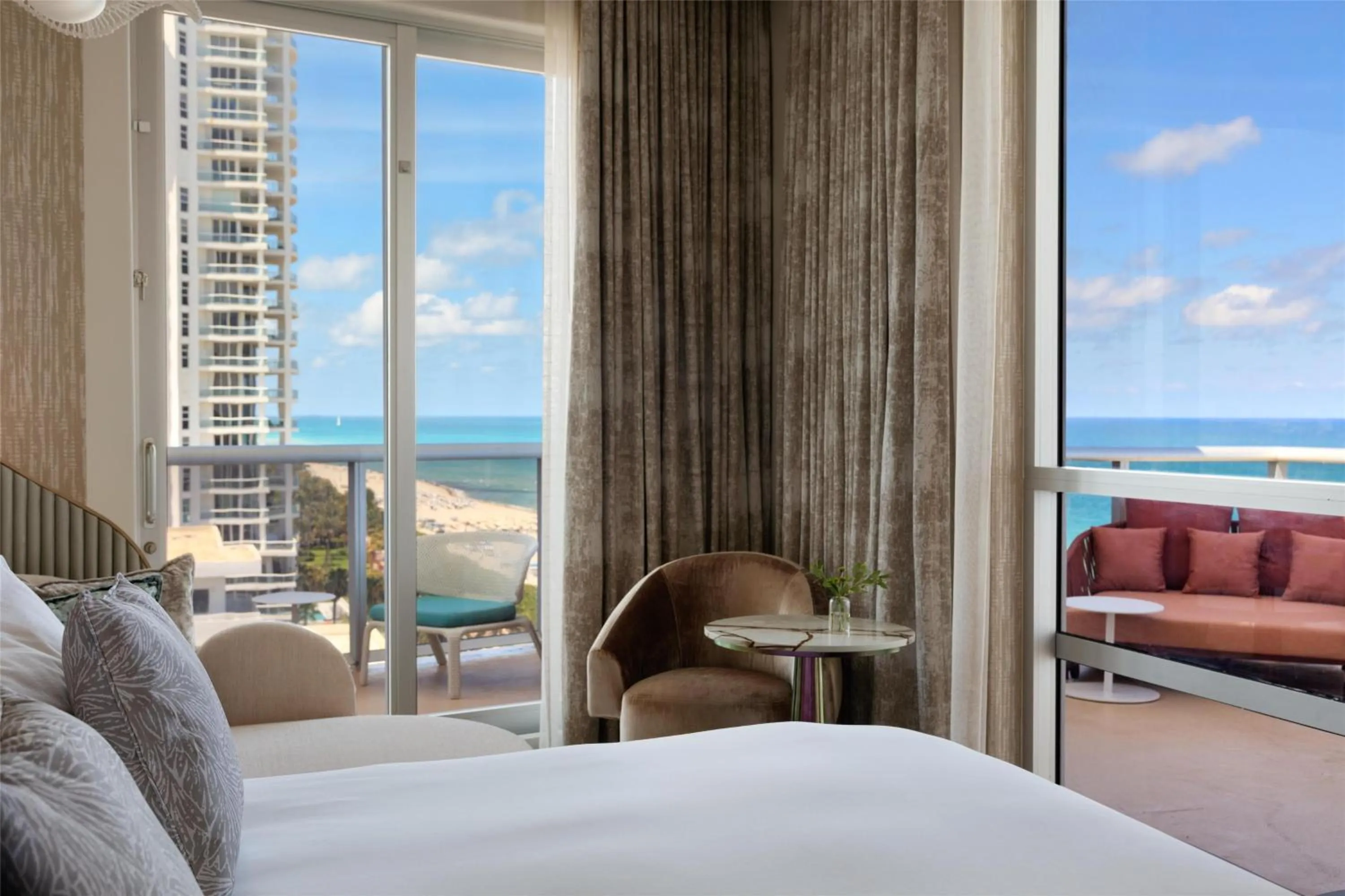 Photo of the whole room, Bed in Andaz Miami Beach, By Hyatt