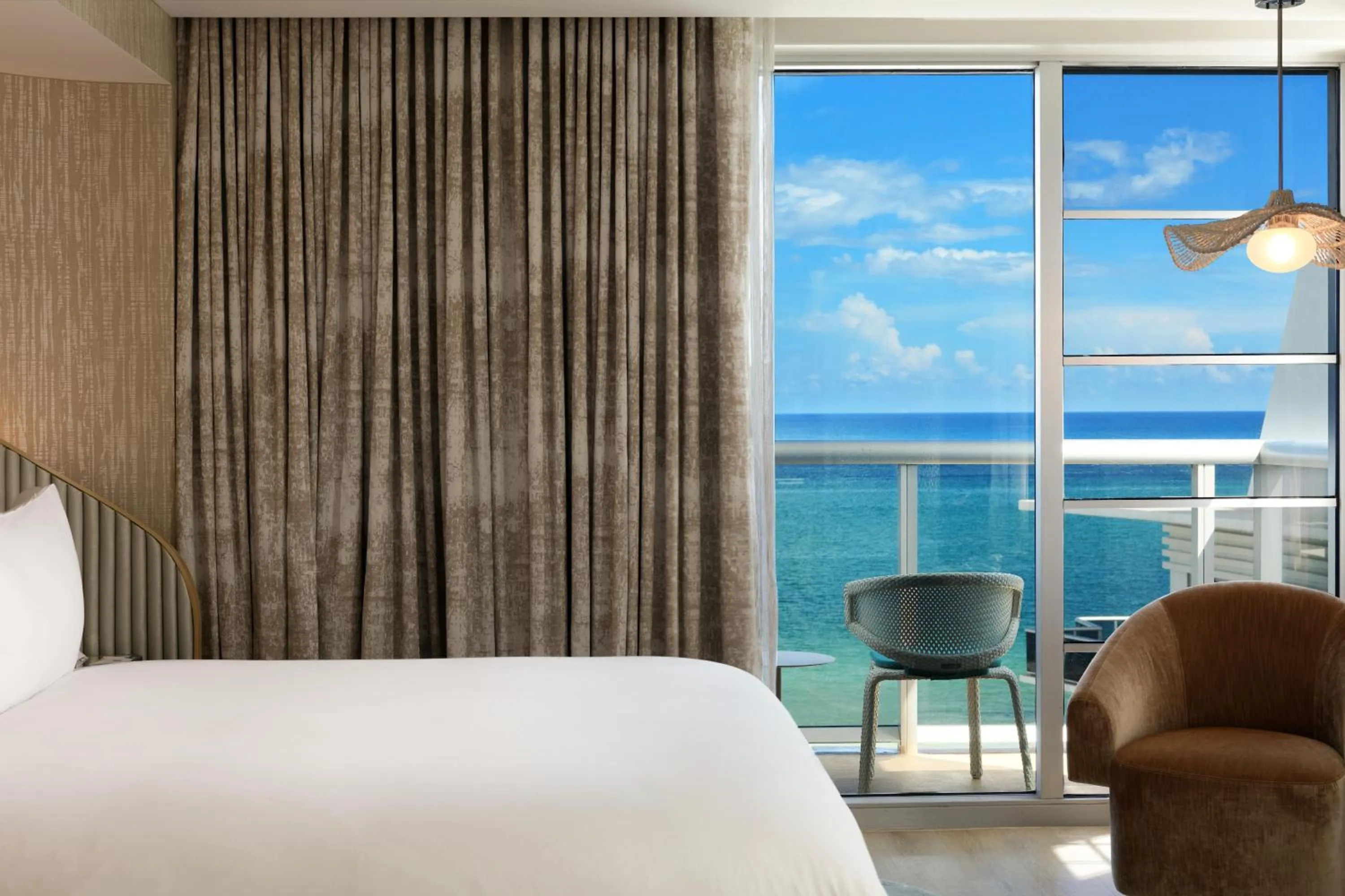 Bedroom, Bed in Andaz Miami Beach Resort & Spa