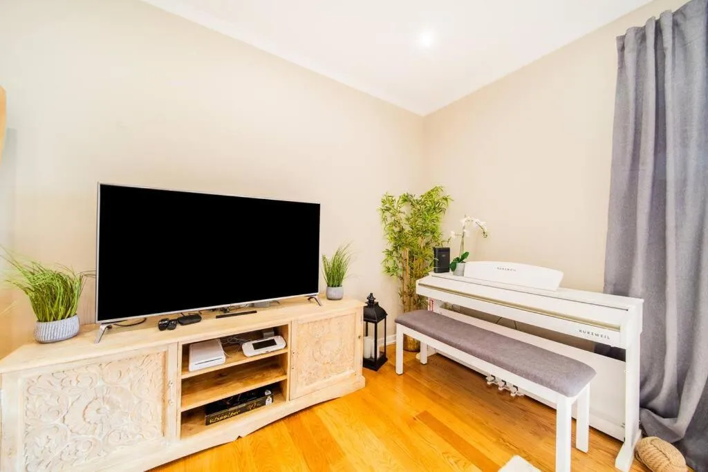 Communal lounge/ TV room, Bed in Island Feeling