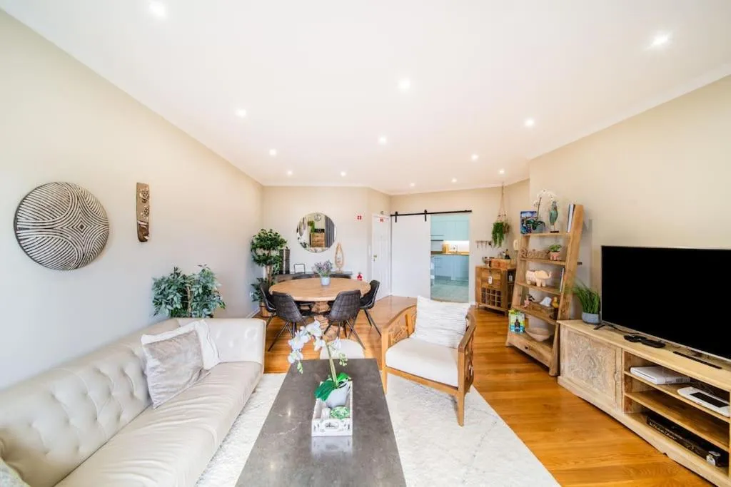 Communal lounge/ TV room in Island Feeling