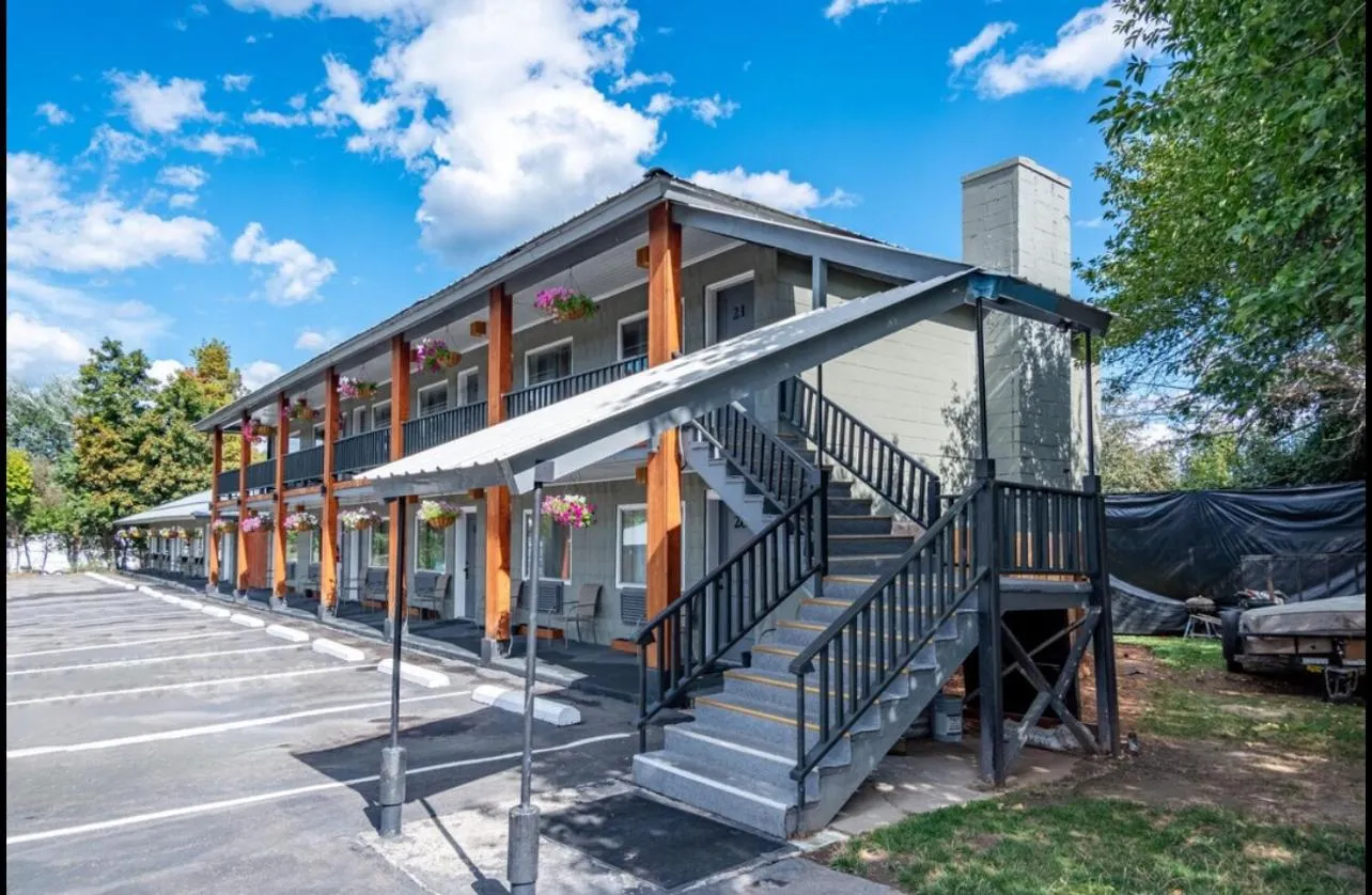 Property building in Sandman Motel