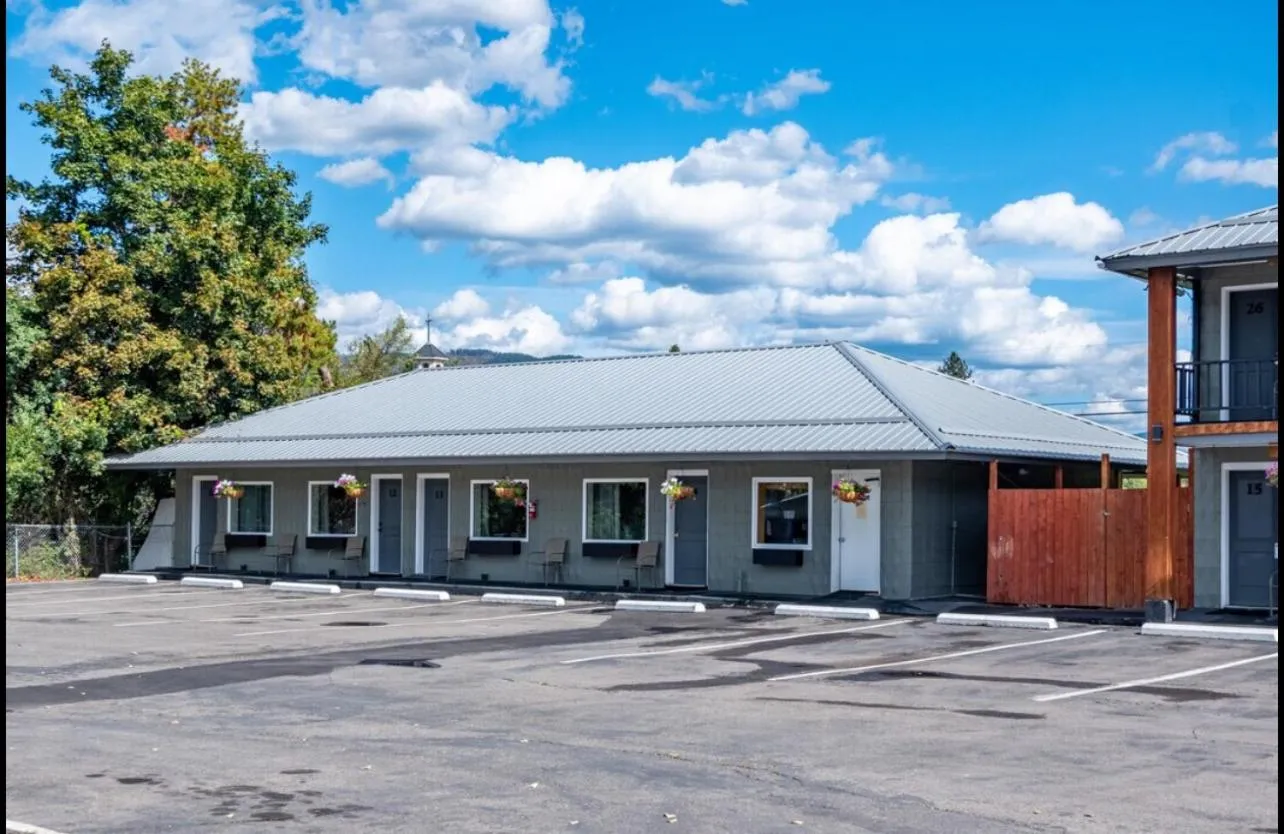 Property building in Sandman Motel