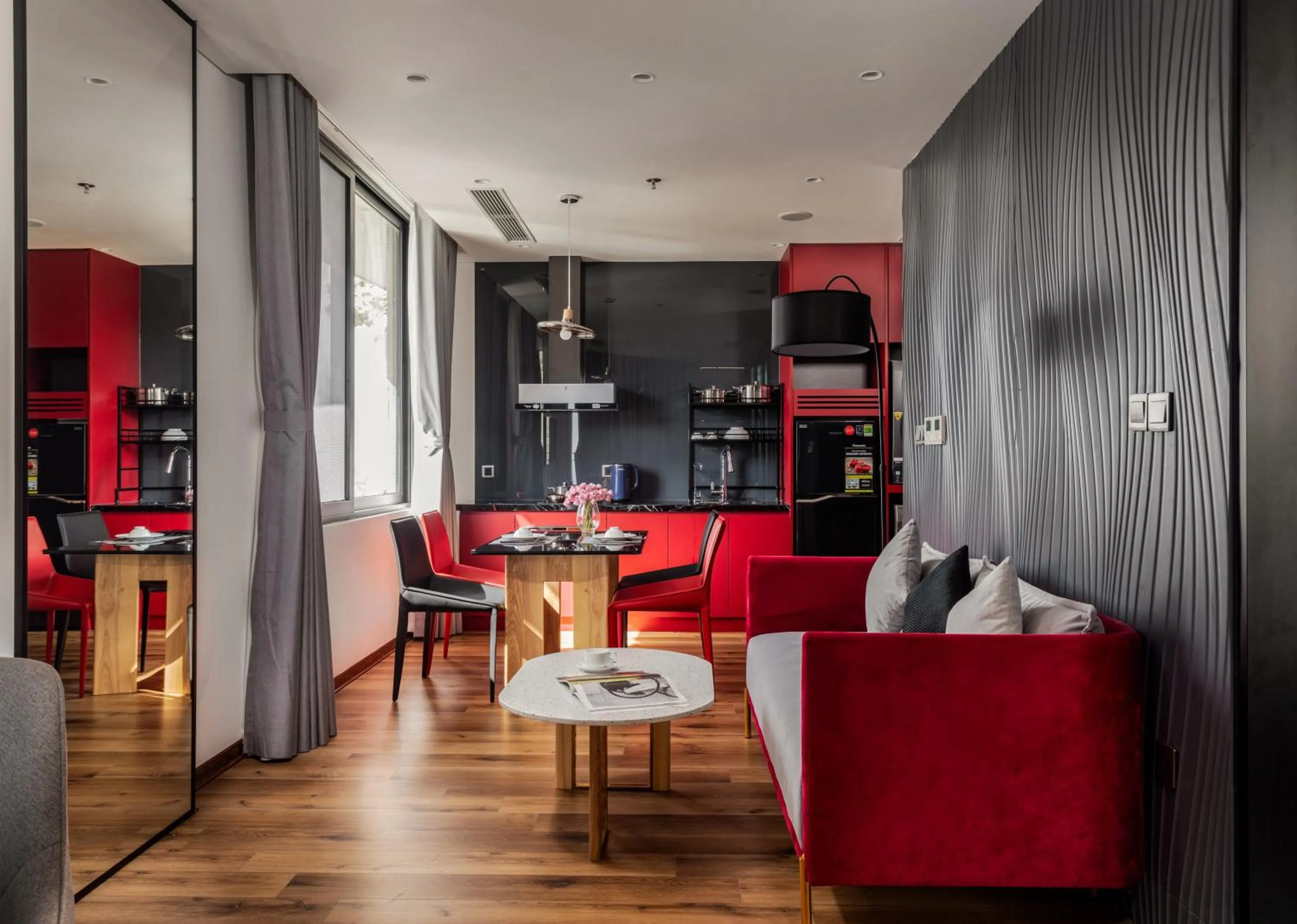 Communal lounge/ TV room in Taiyo Hotel & Apartment