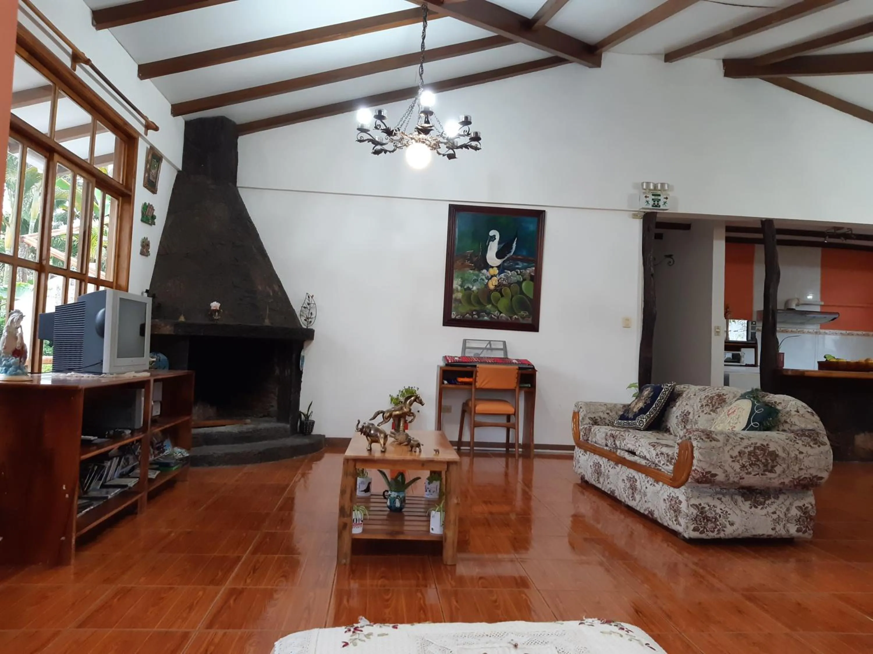 Communal lounge/ TV room in Suymar Ecolodge Galapagos