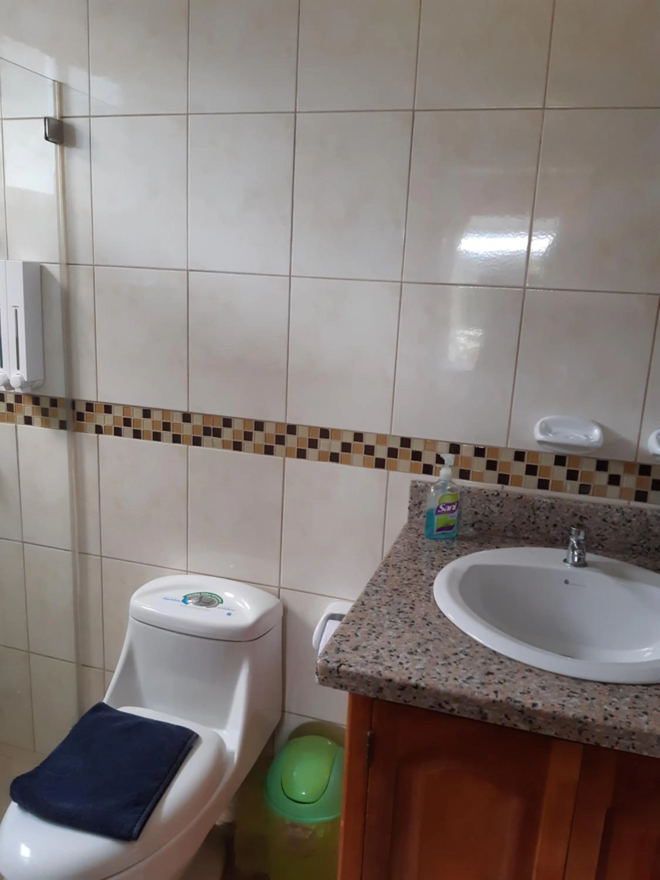 Bathroom in Suymar Ecolodge Galapagos