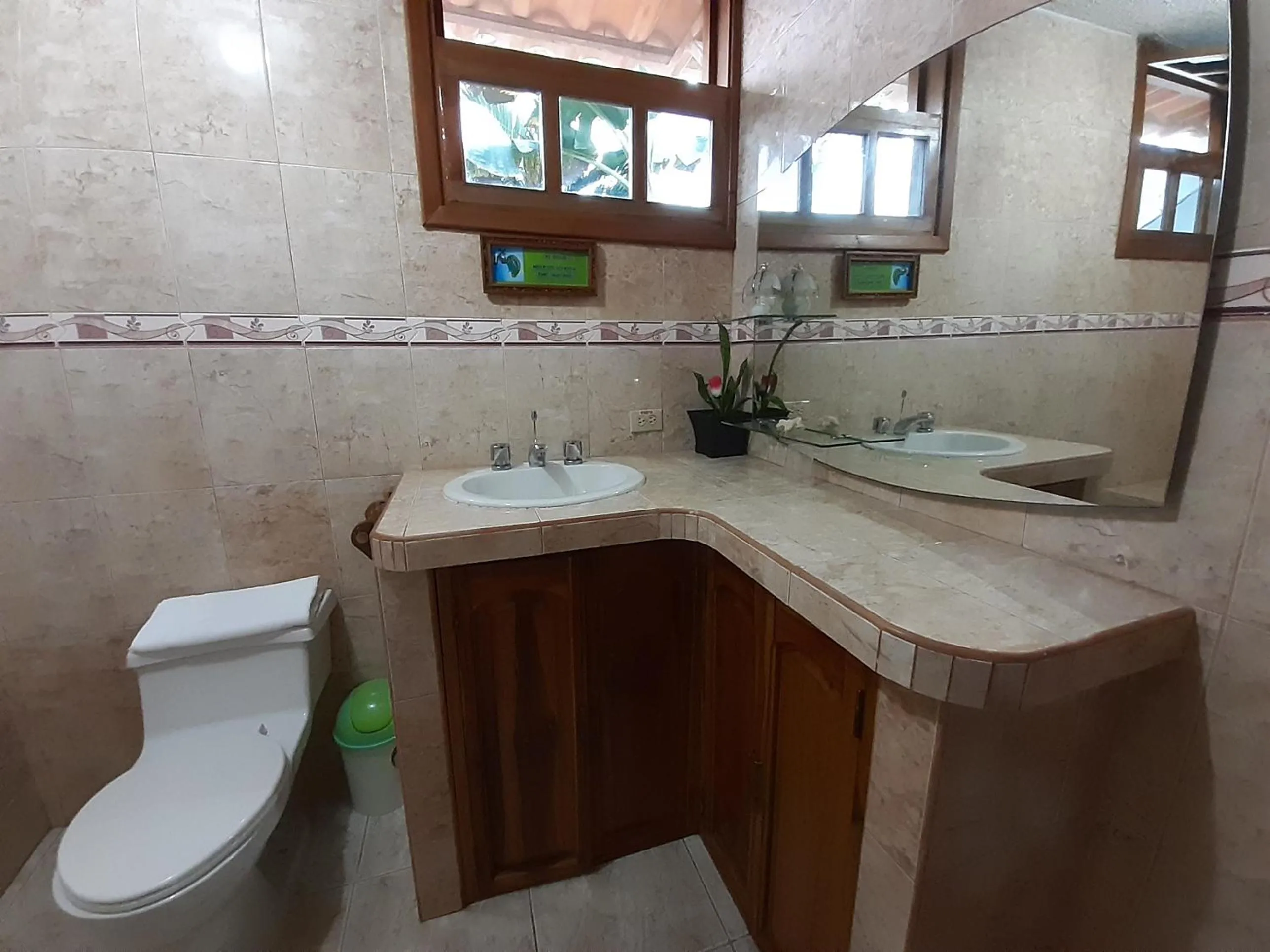 Bathroom in Suymar Ecolodge Galapagos