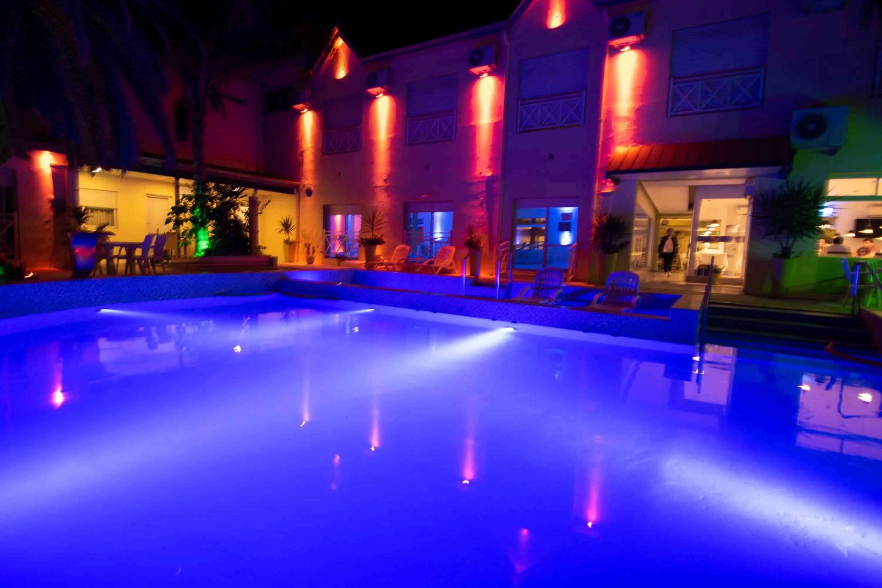 Swimming pool in Alto Verde Suite & Apart
