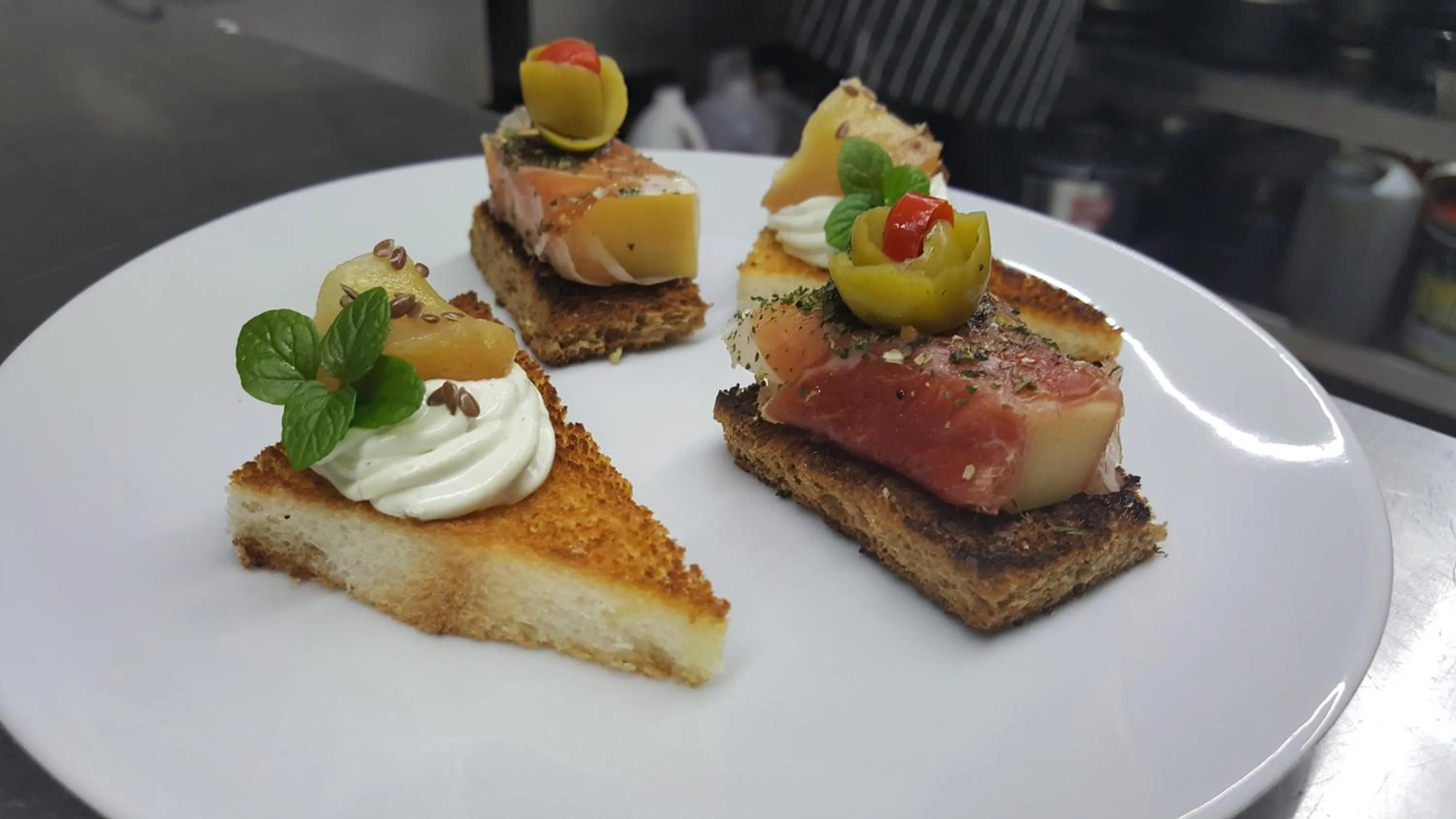 Restaurant/places to eat in Alto Verde Suite & Apart