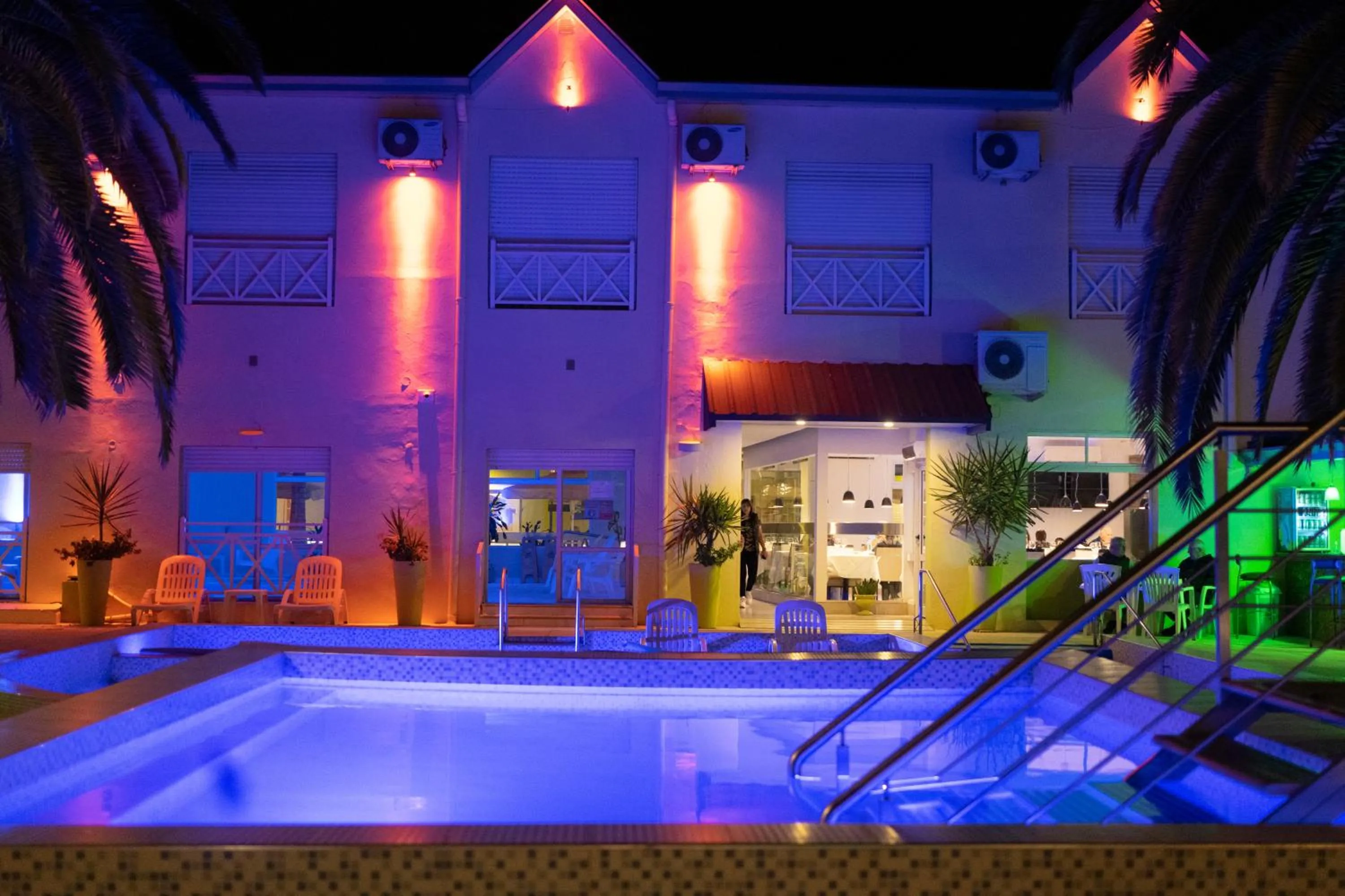 Swimming pool in Alto Verde Suite & Apart