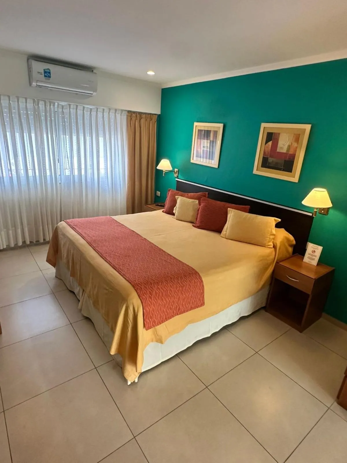 Photo of the whole room, Bed in Alto Verde Suite & Apart