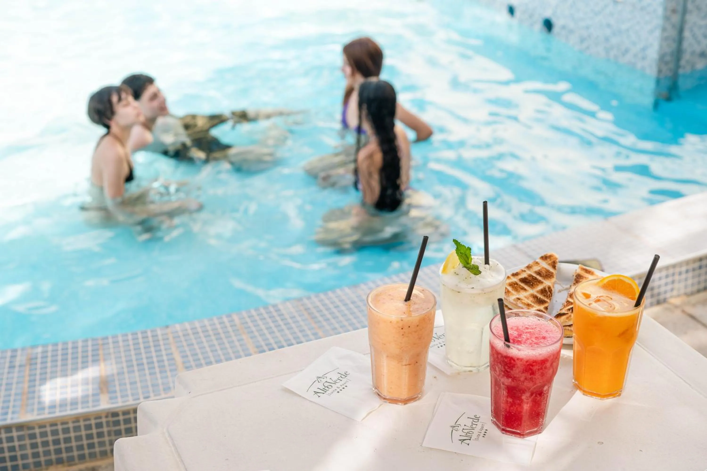 Swimming pool in Alto Verde Suite & Apart