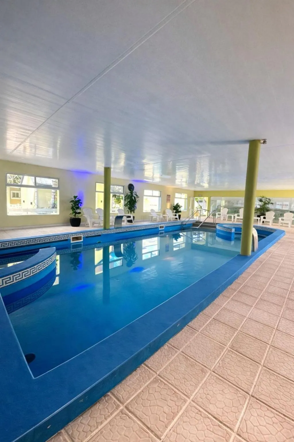 Swimming pool in Alto Verde Suite & Apart