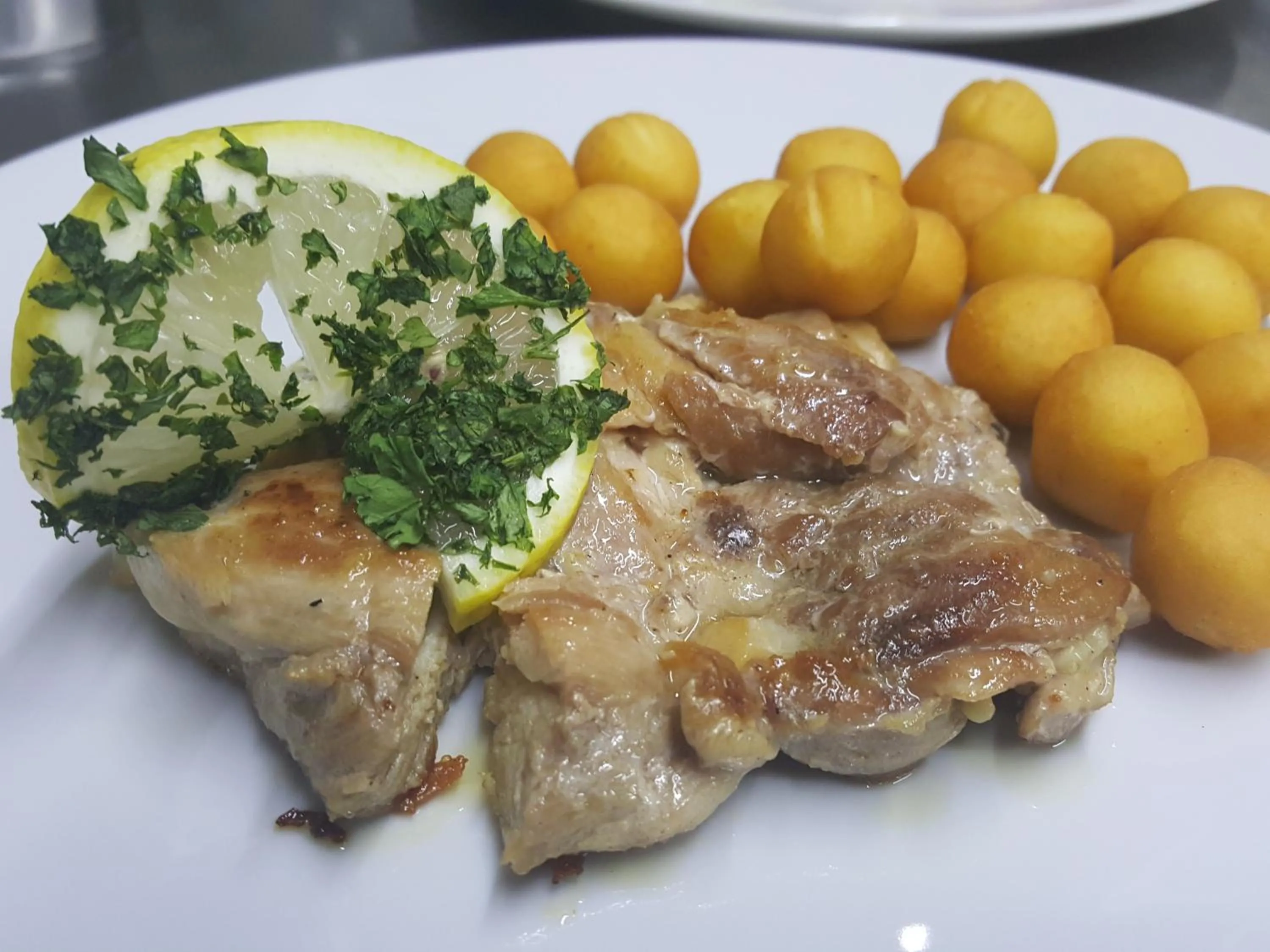 Restaurant/places to eat in Alto Verde Suite & Apart