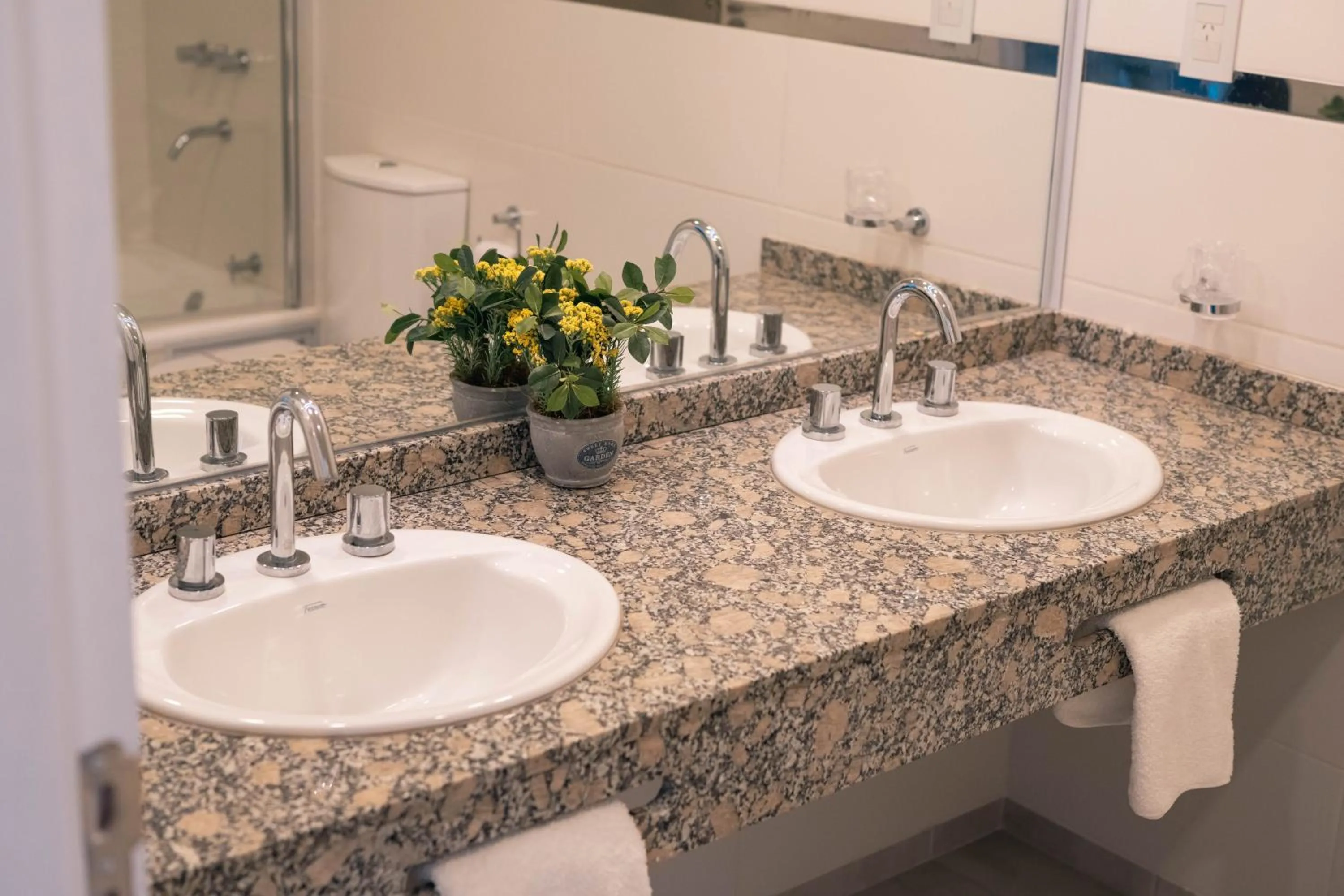 Bathroom in Alto Verde Suite & Apart