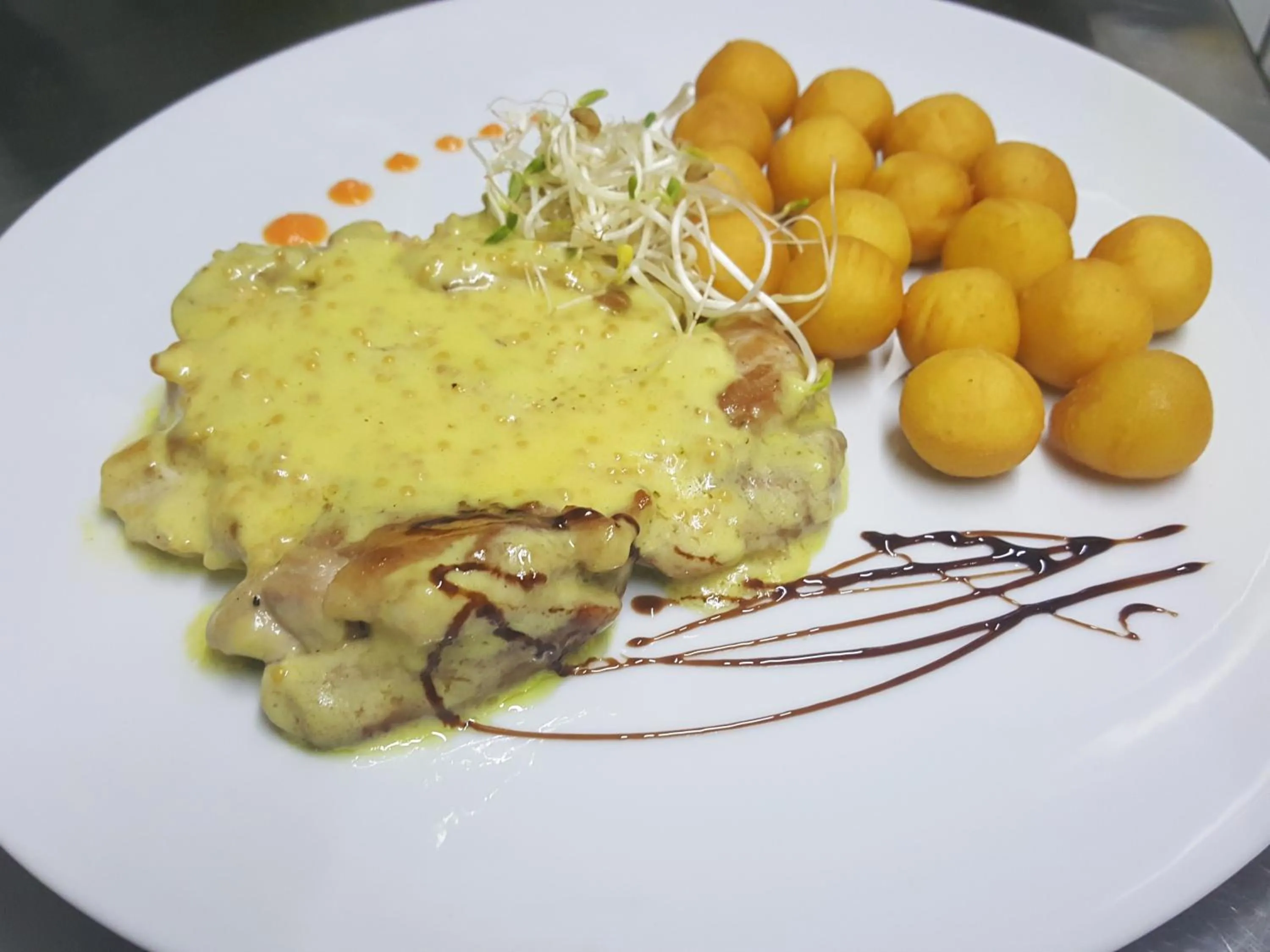 Restaurant/places to eat in Alto Verde Suite & Apart