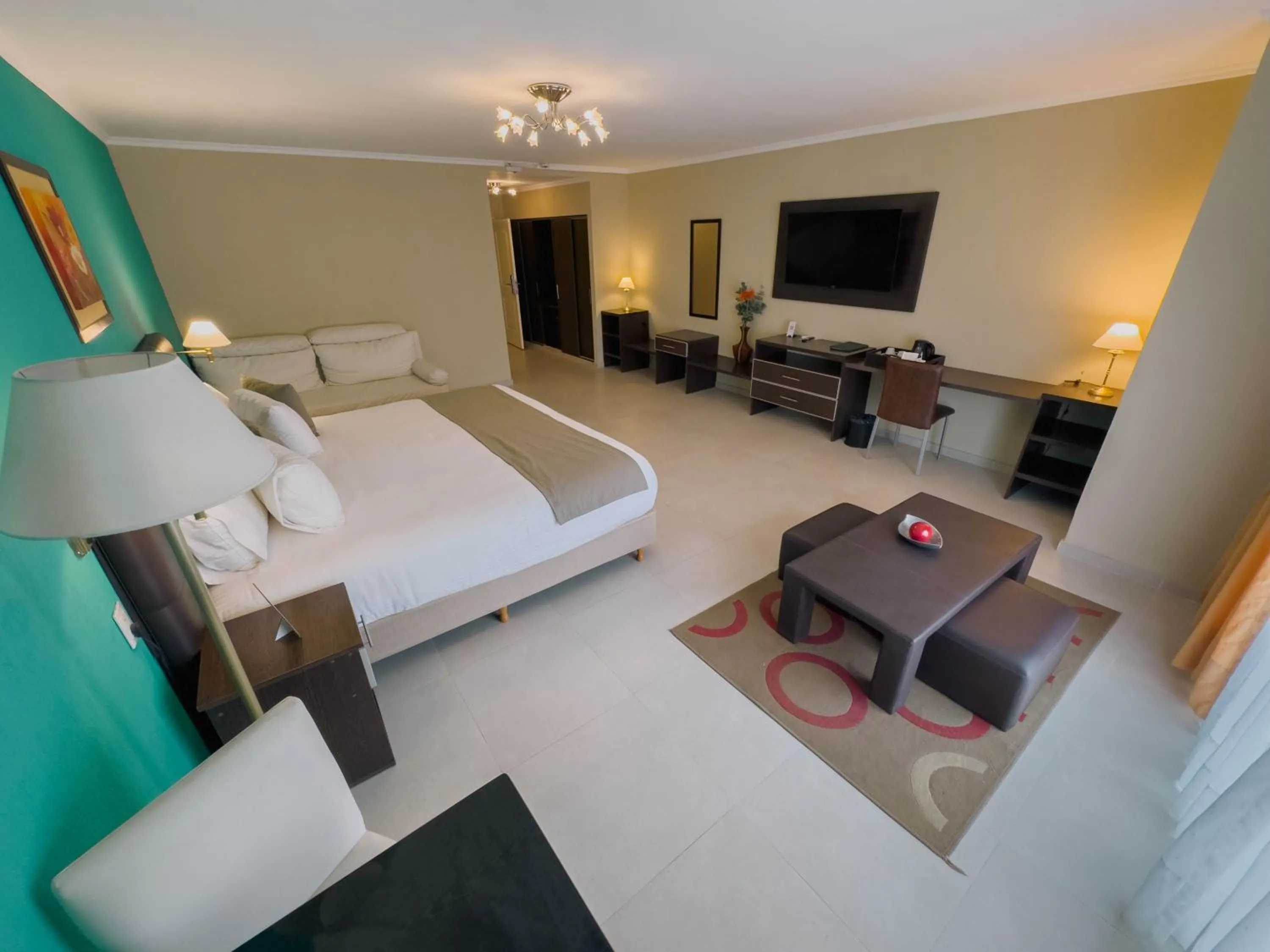 Photo of the whole room, Bed in Alto Verde Suite & Apart