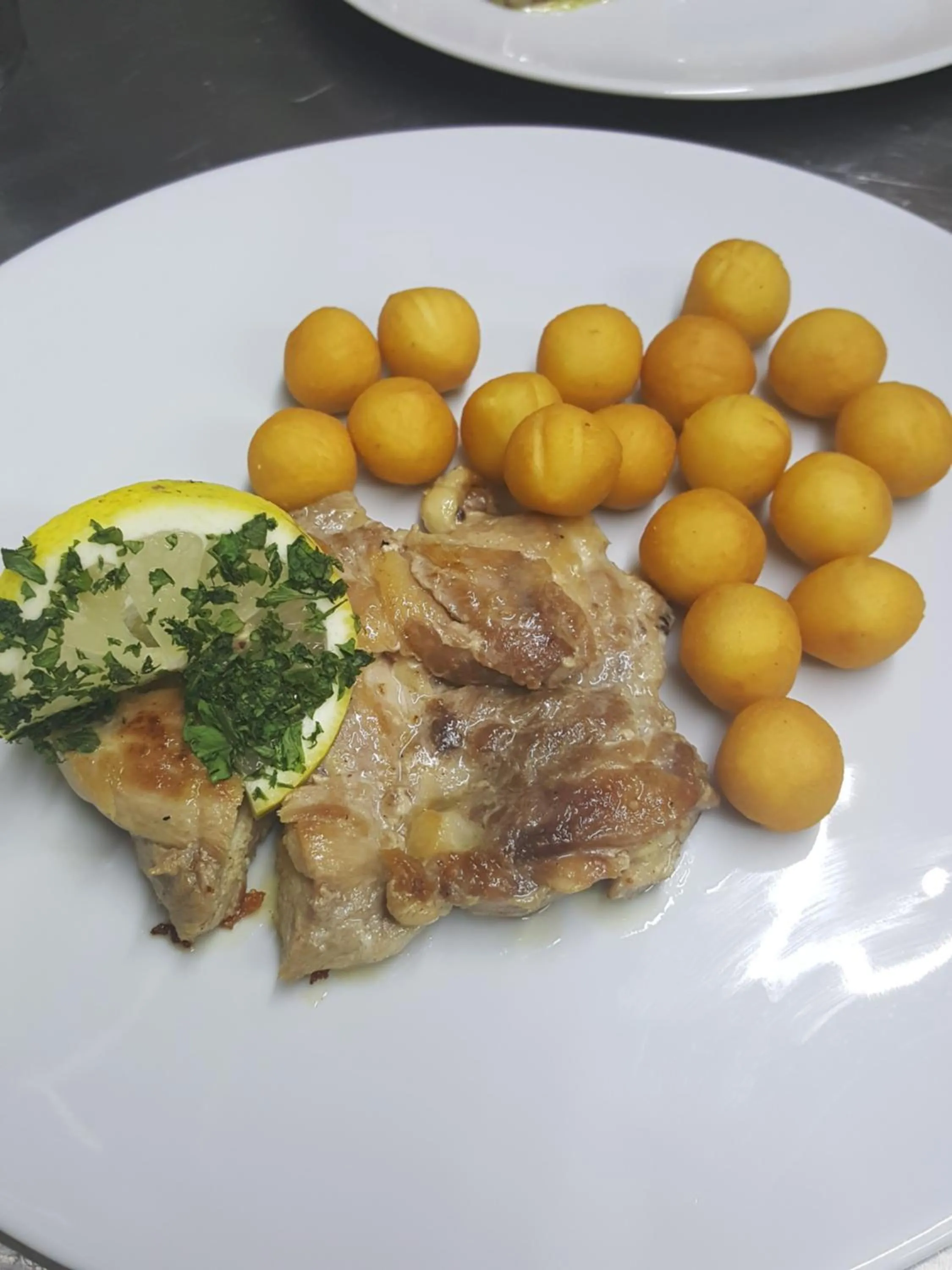 Restaurant/places to eat in Alto Verde Suite & Apart