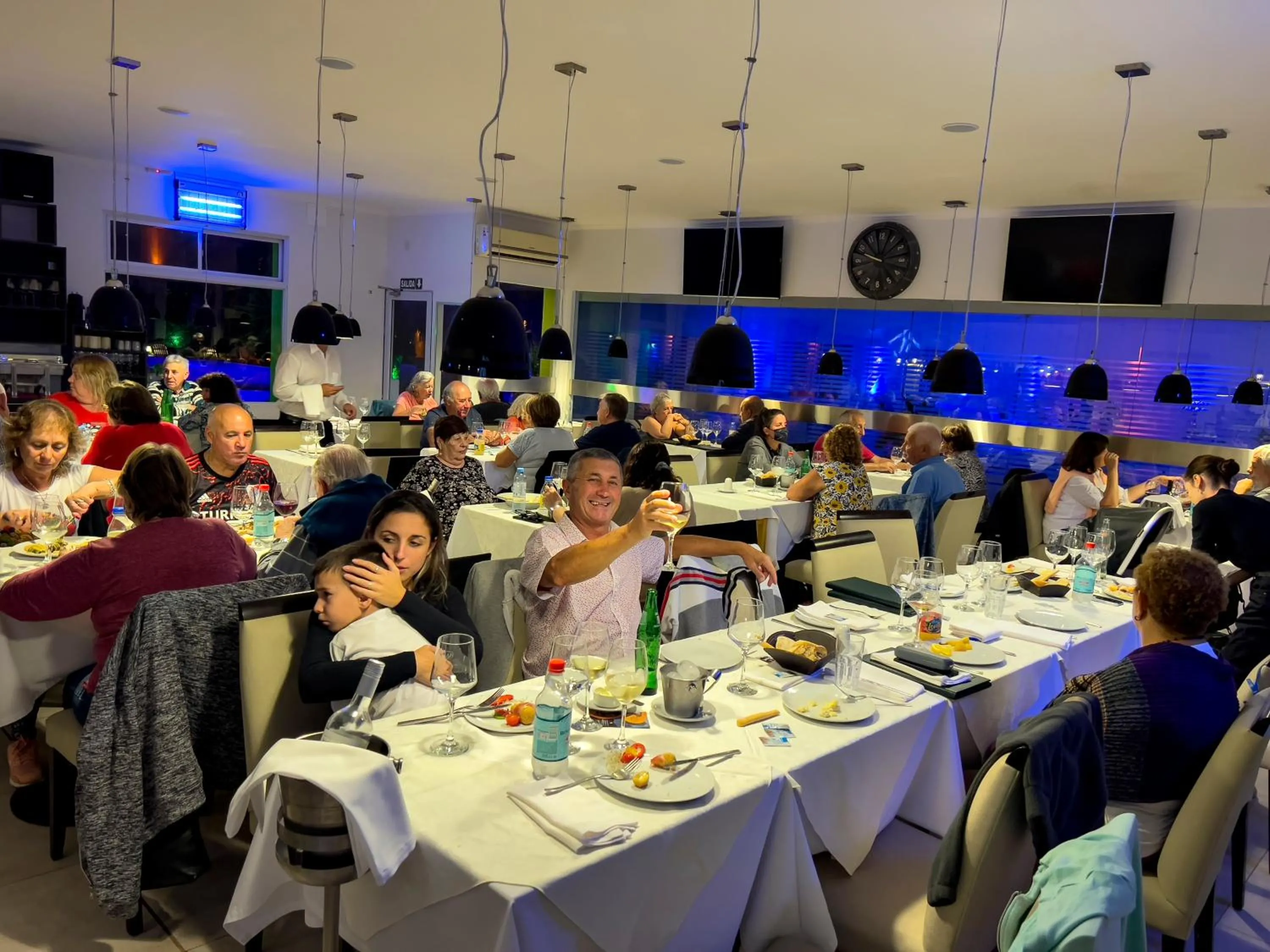 Restaurant/places to eat in Alto Verde Suite & Apart