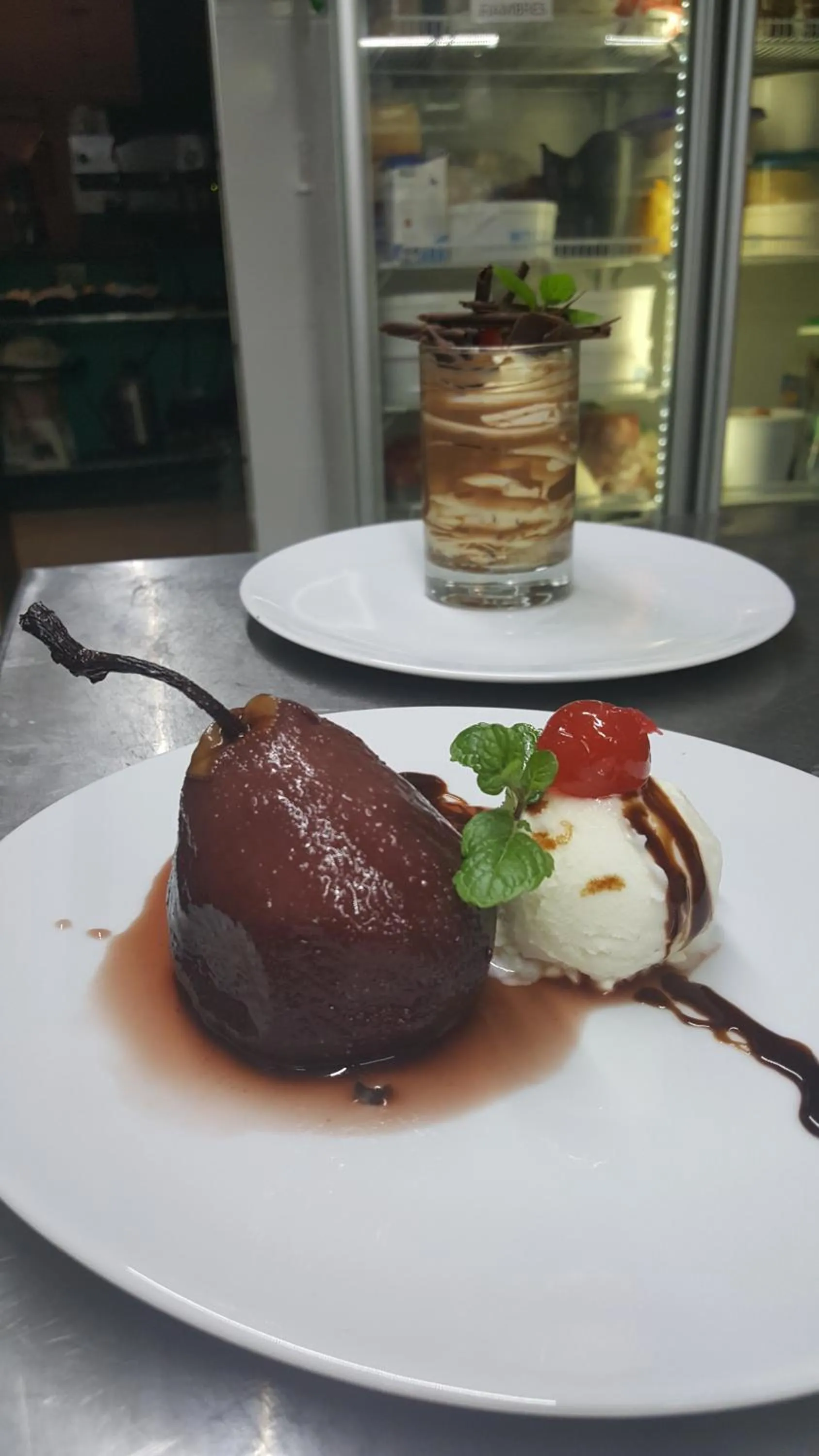 Restaurant/places to eat in Alto Verde Suite & Apart
