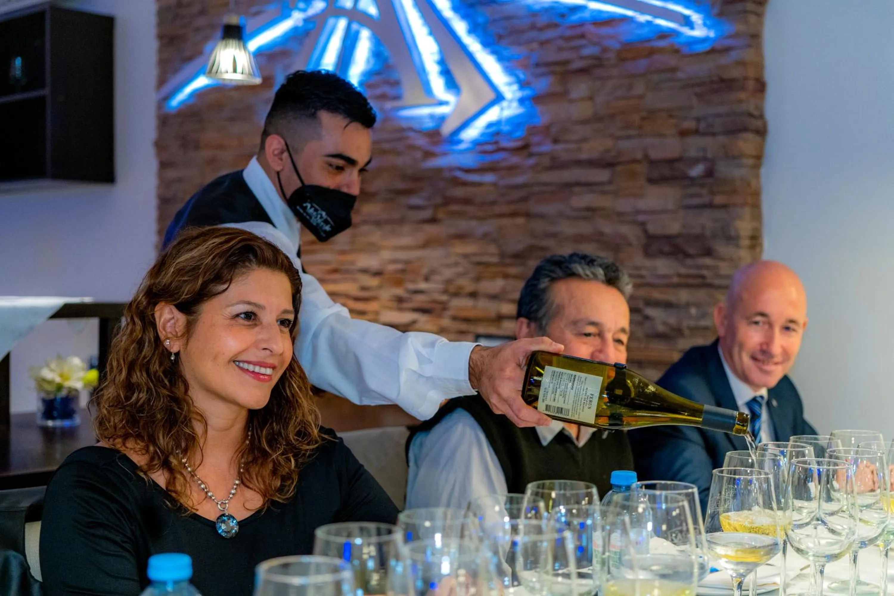 Restaurant/places to eat in Alto Verde Suite & Apart