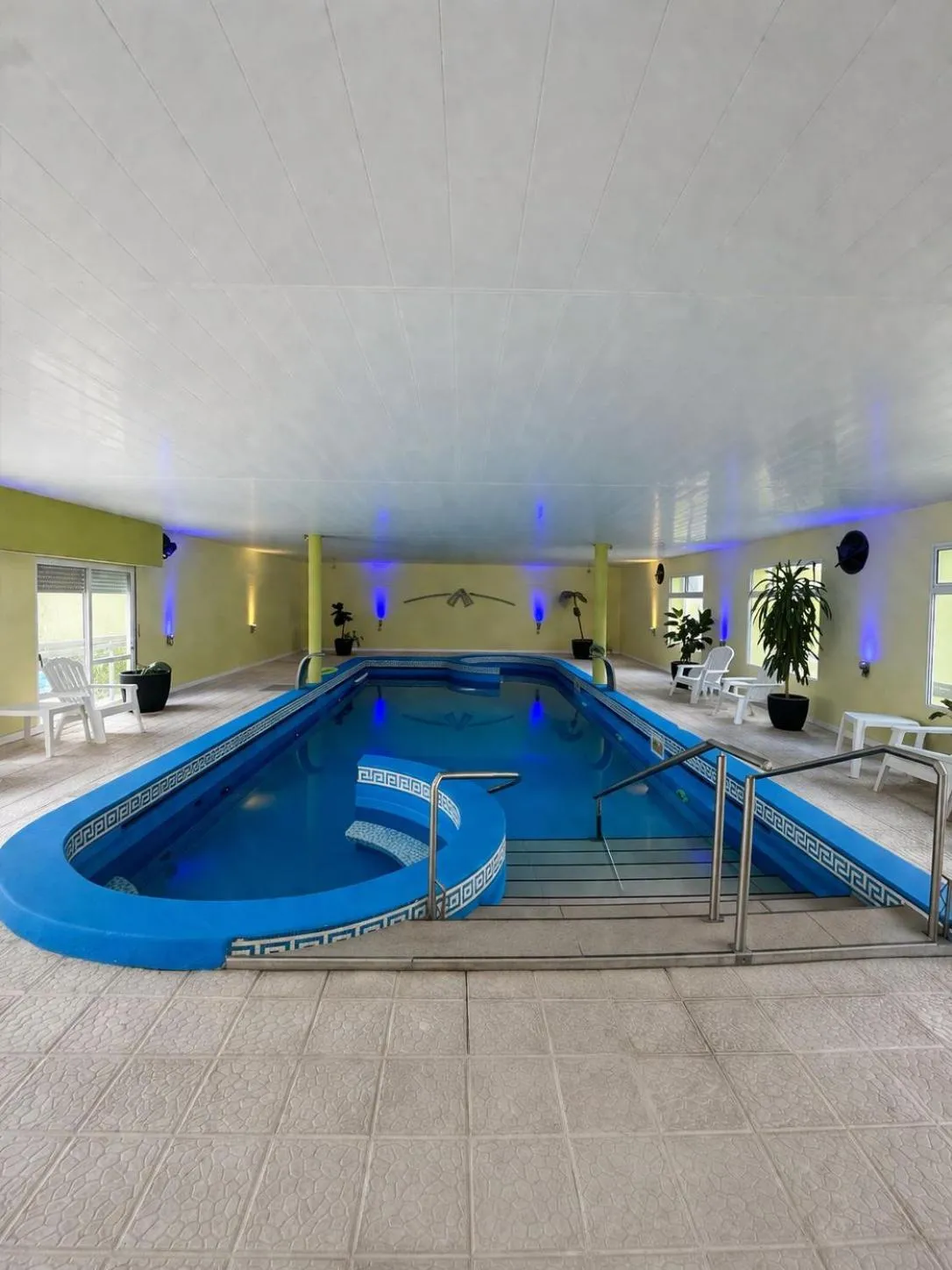 Swimming pool in Alto Verde Suite & Apart