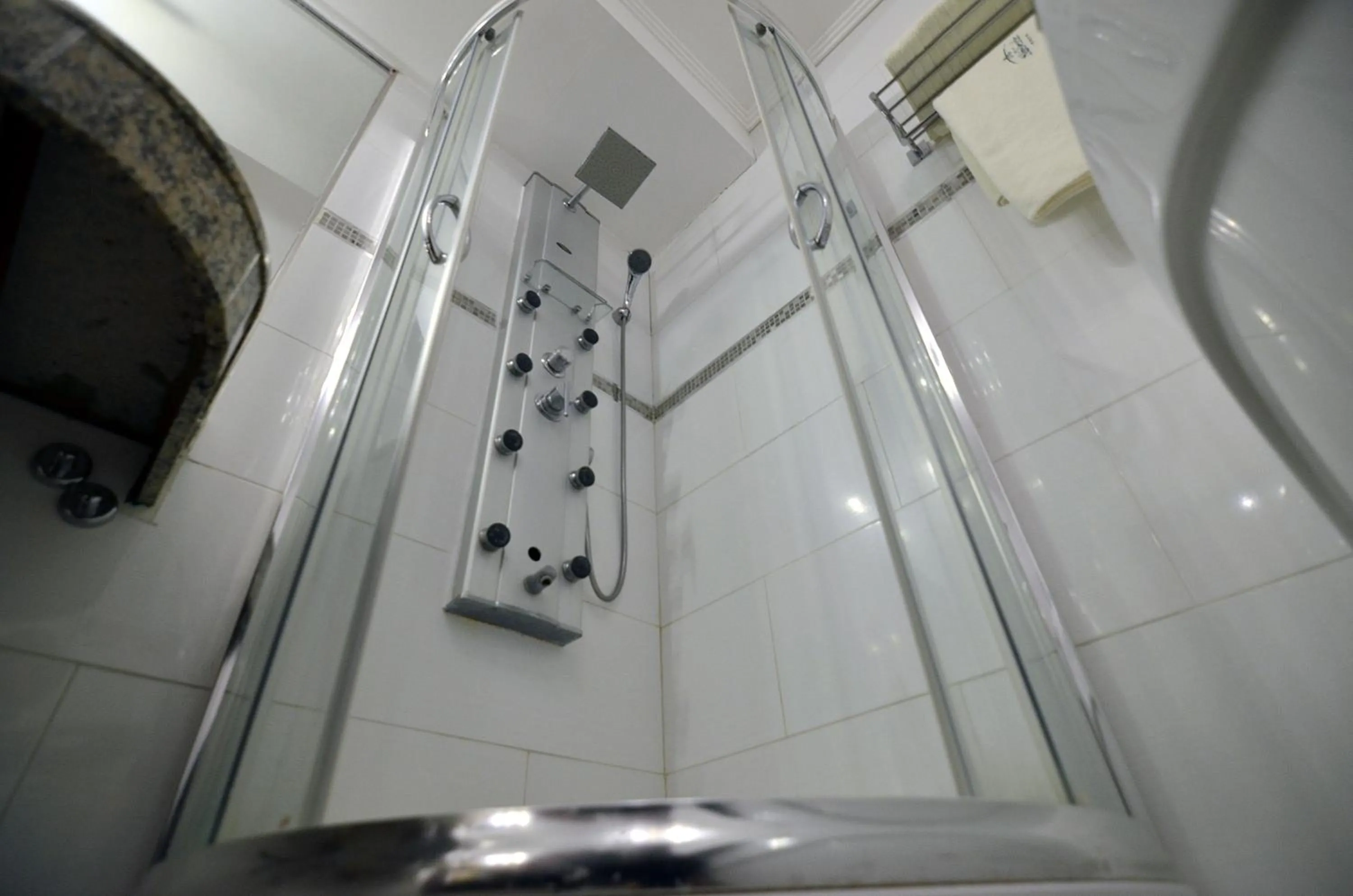 Shower in Alto Verde Suite & Apart
