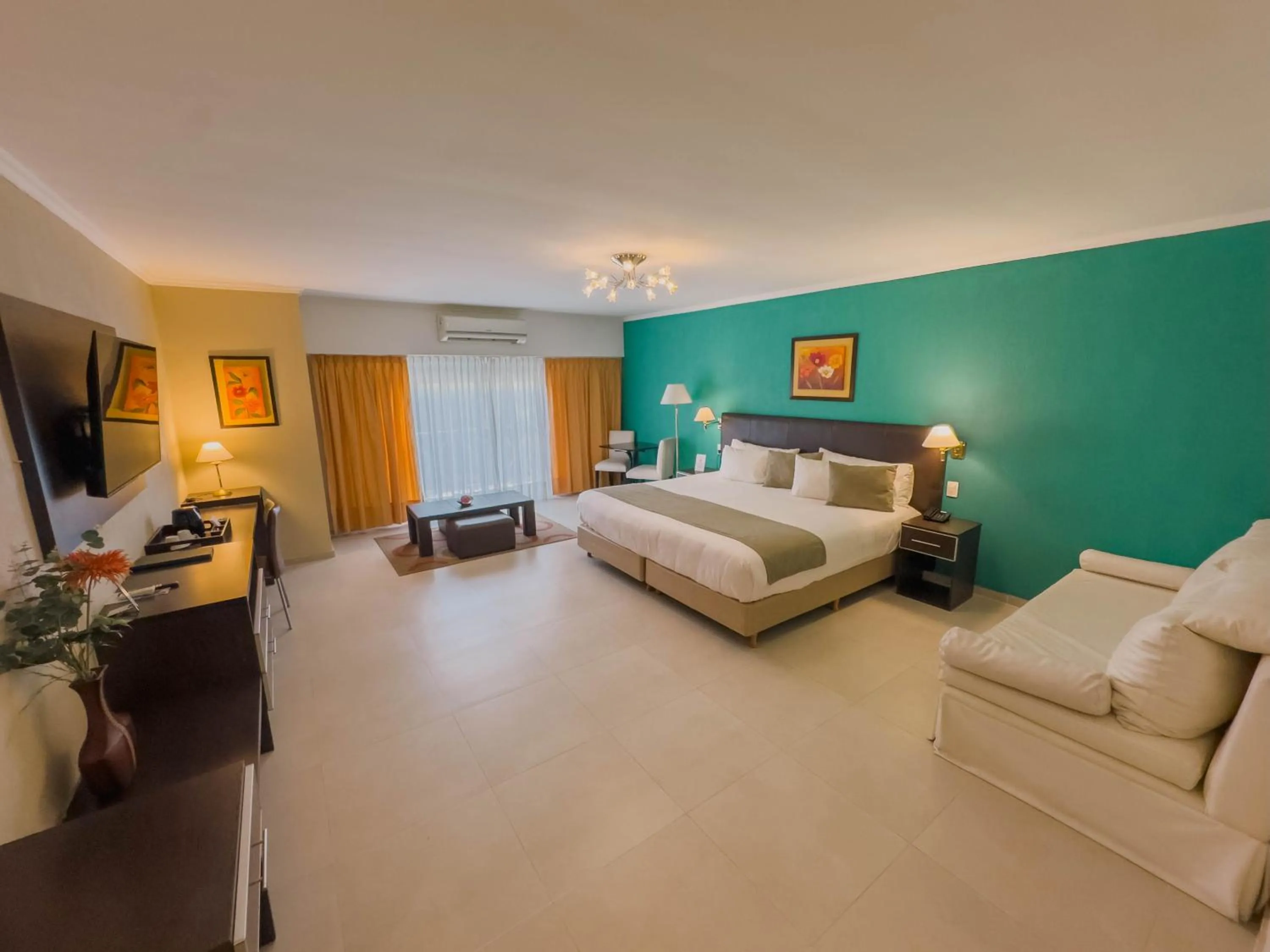 Photo of the whole room, Bed in Alto Verde Suite & Apart