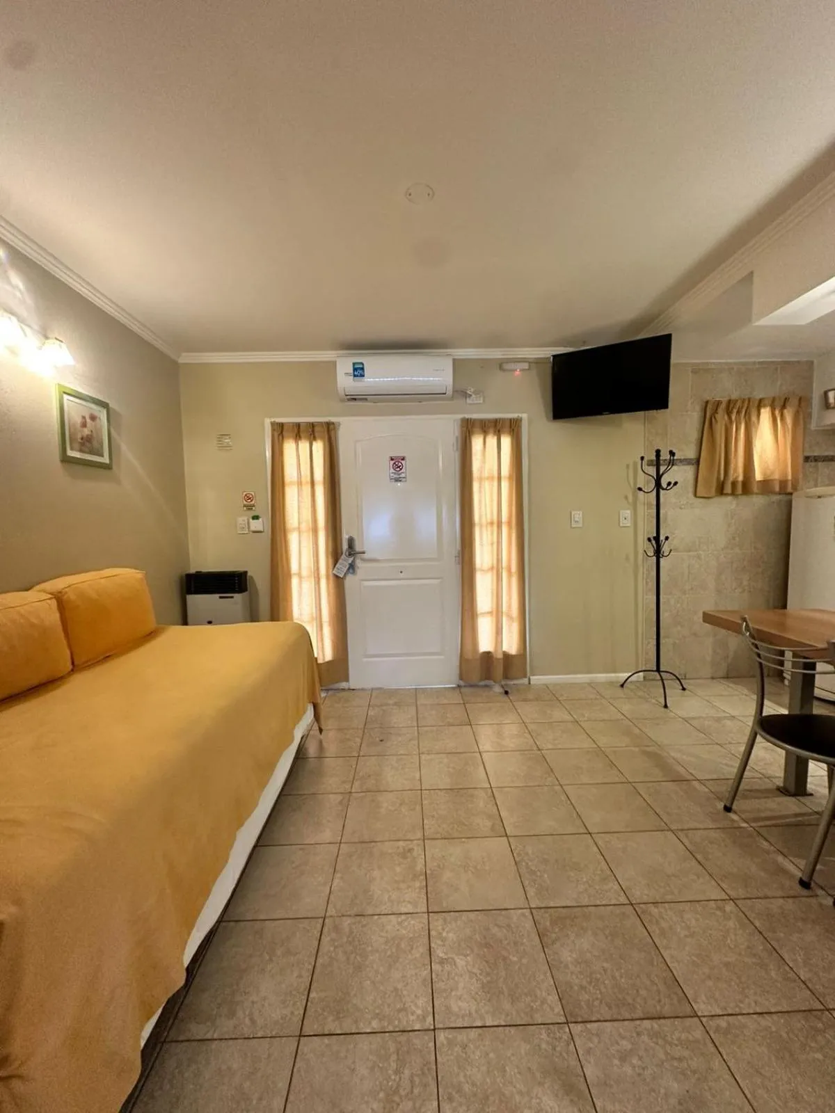 Photo of the whole room, Bed in Alto Verde Suite & Apart