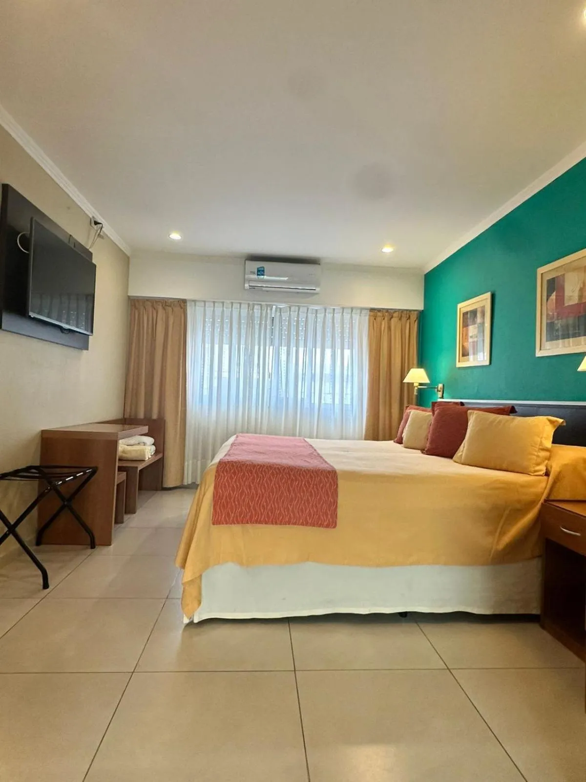 Photo of the whole room, Bed in Alto Verde Suite & Apart