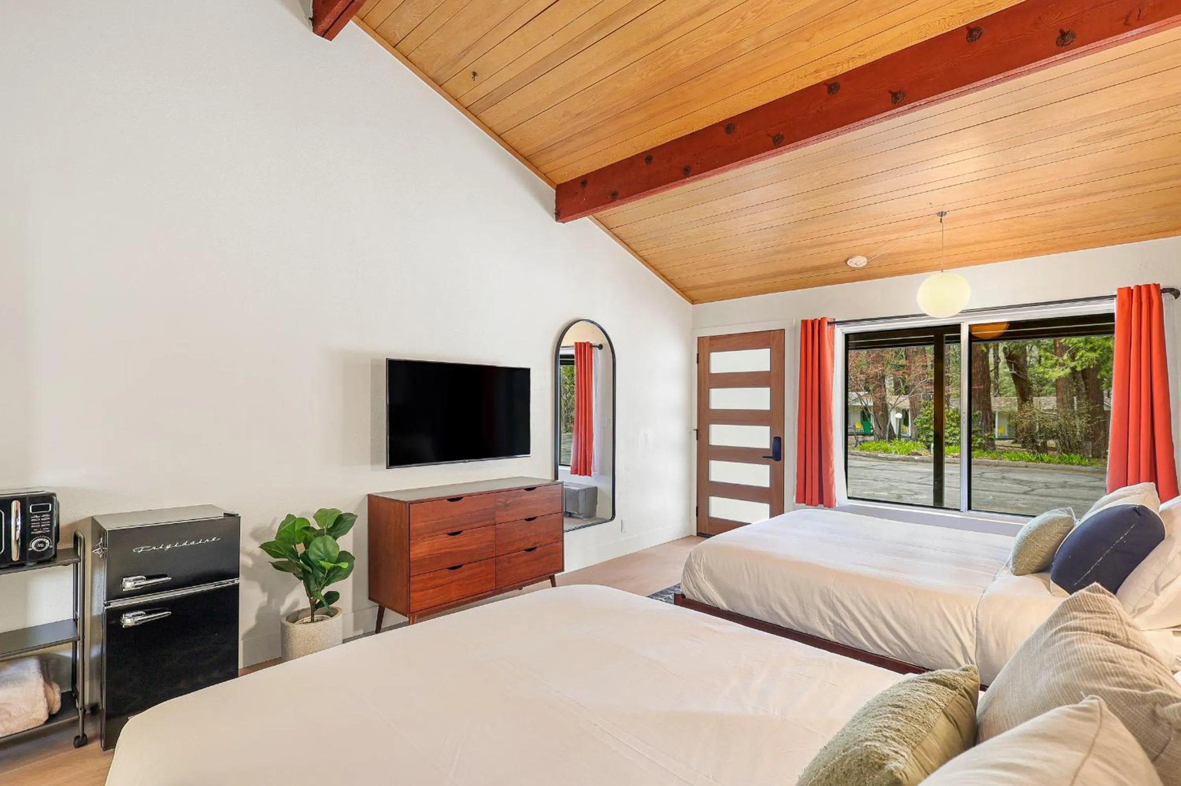 Bed in Cave Springs Resort