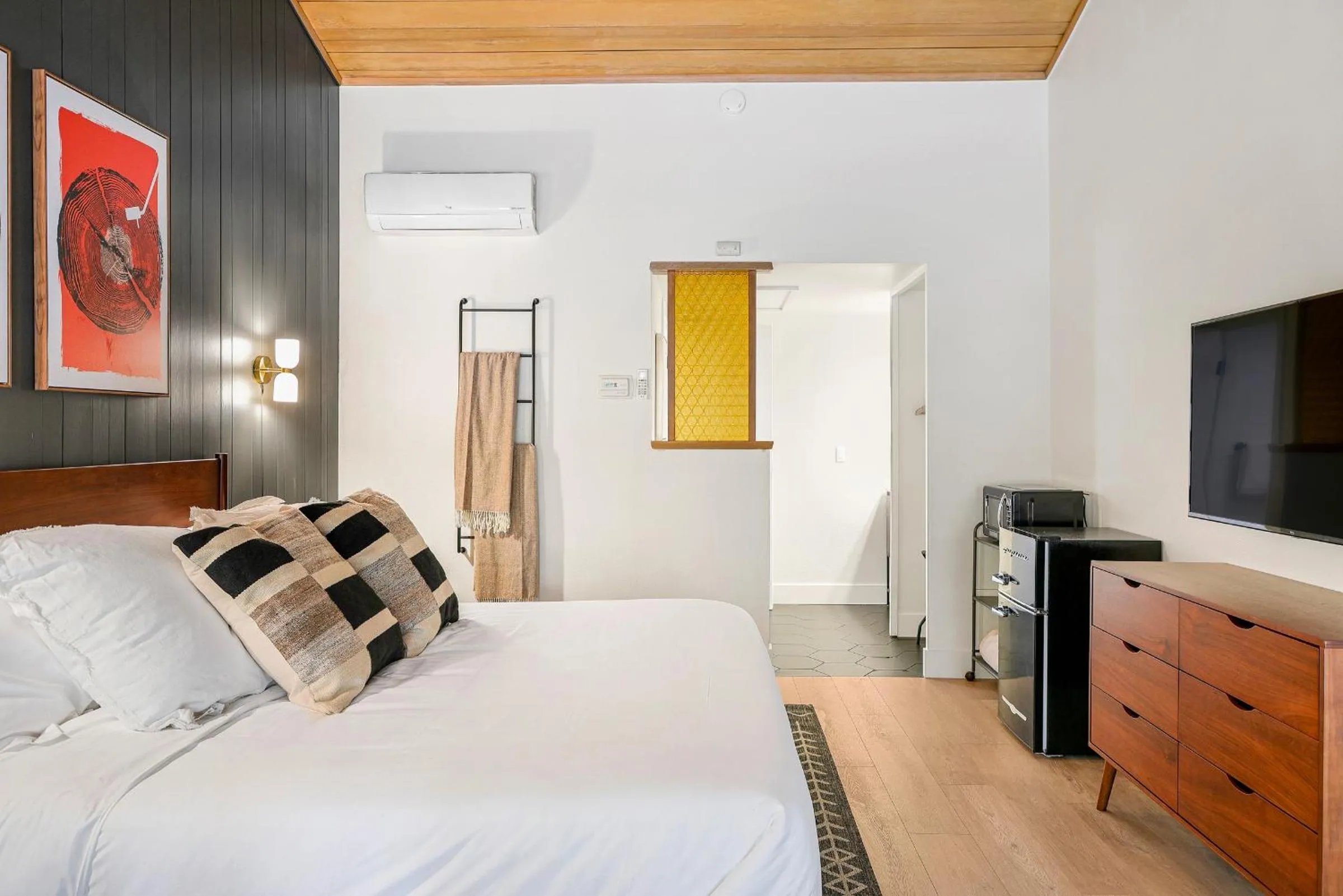 Bed in Cave Springs Resort