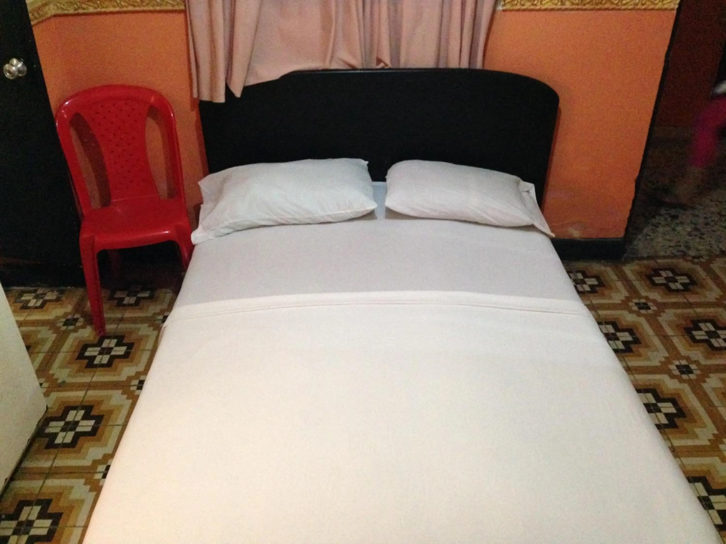 Bed in Hotel El Diamante CA