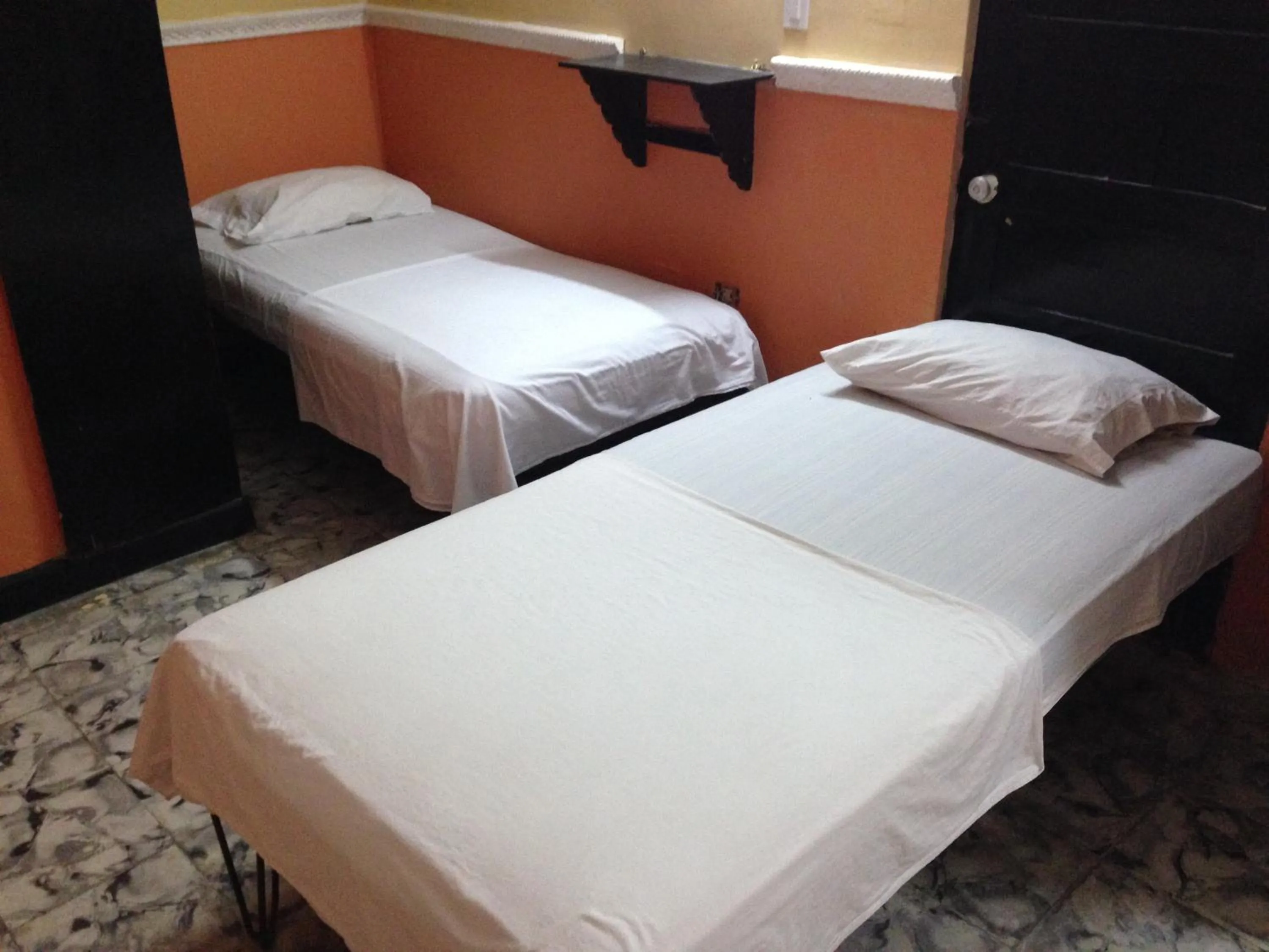 Bed in Hotel El Diamante CA